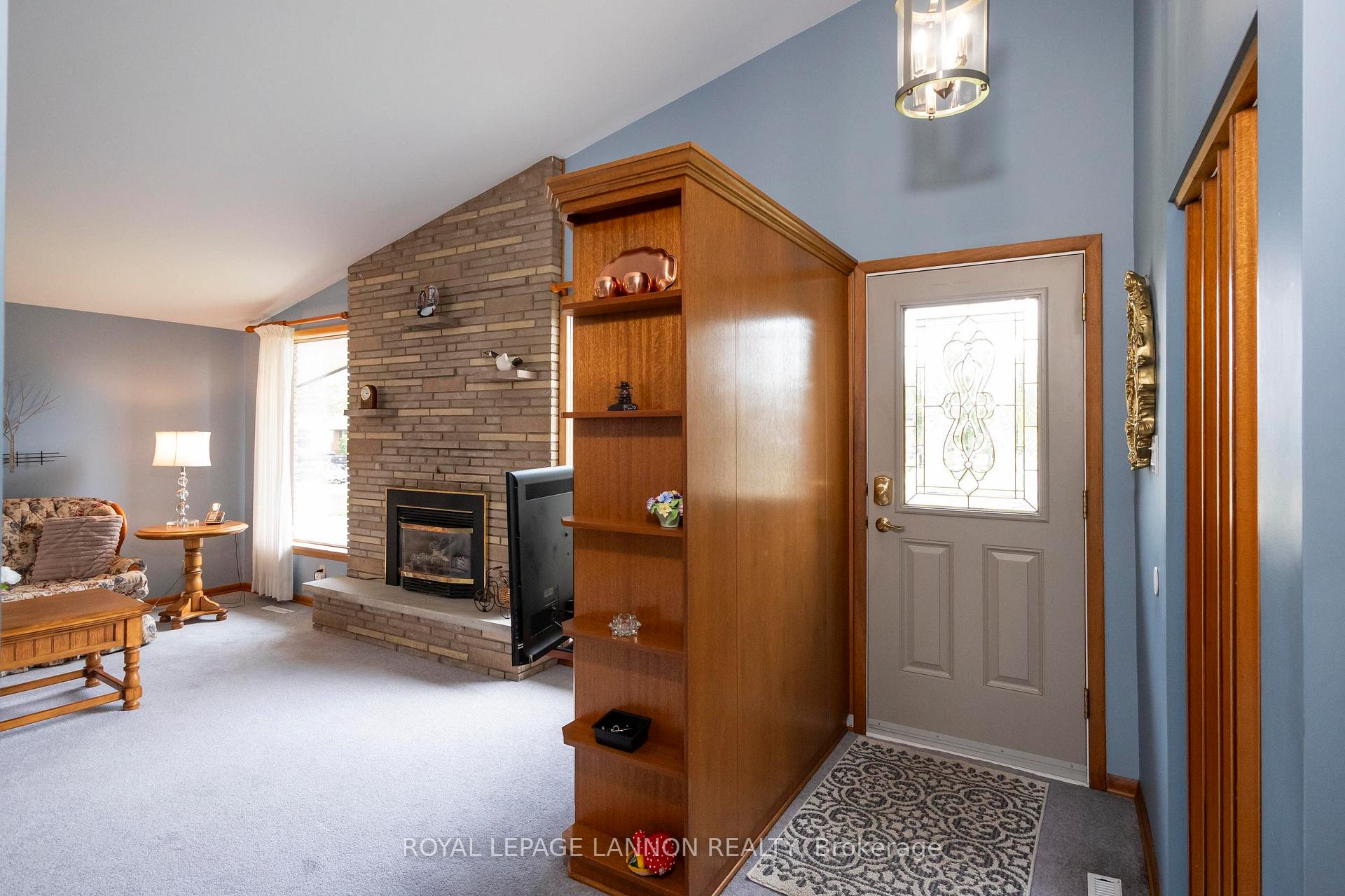 Photo 3 of 236 Poplar Ave, Thunder Bay, Forest Park — HOMEH