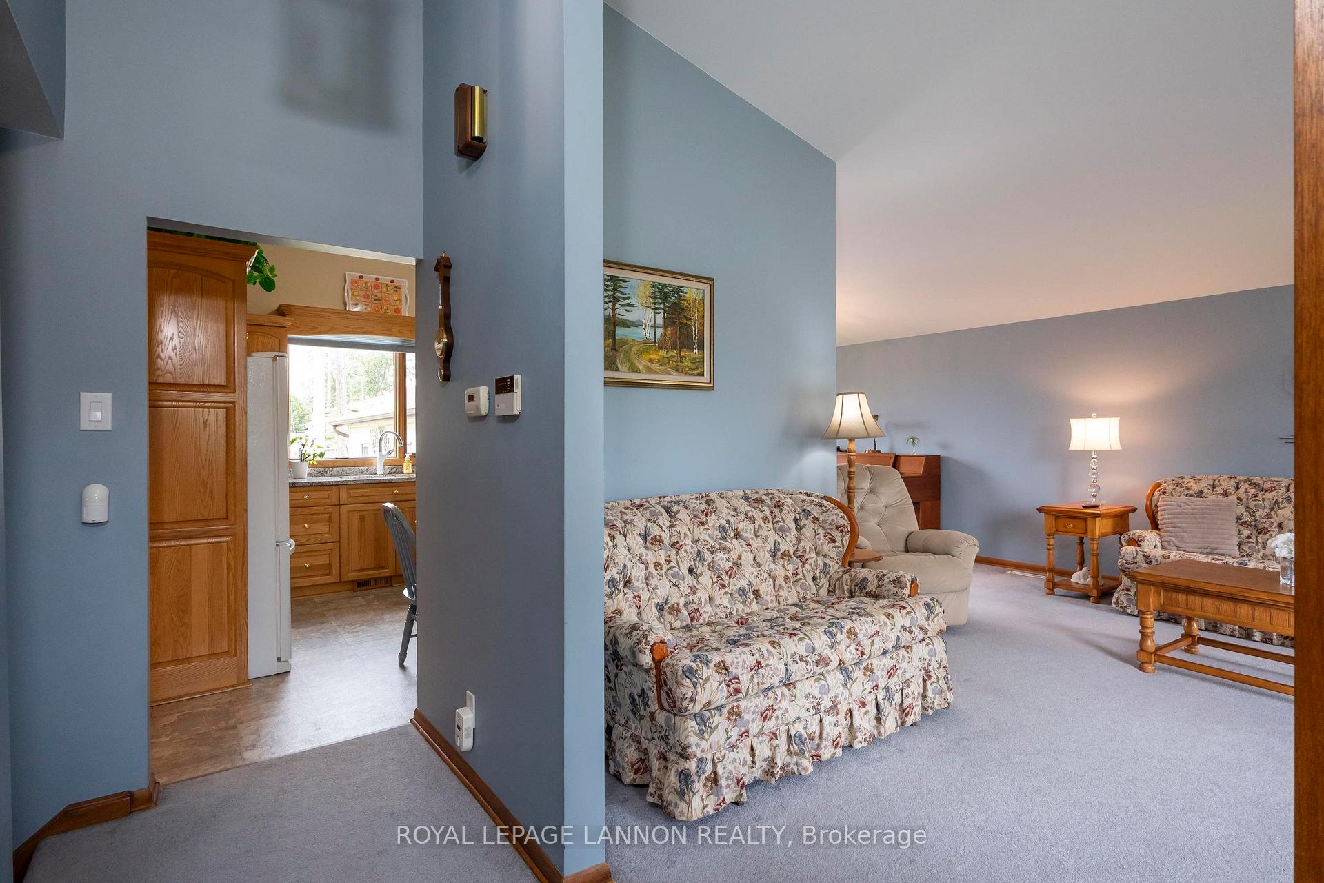 Photo 4 of 236 Poplar Ave, Thunder Bay, Forest Park — HOMEH