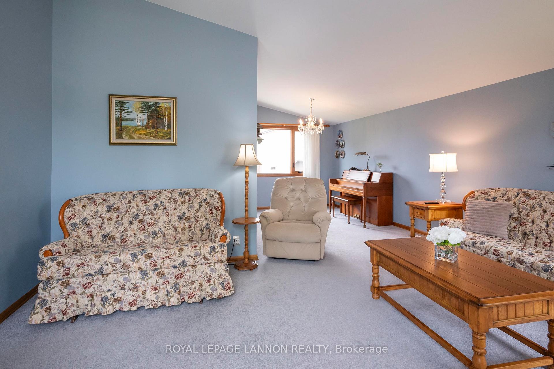 Photo 5 of 236 Poplar Ave, Thunder Bay, Forest Park — HOMEH