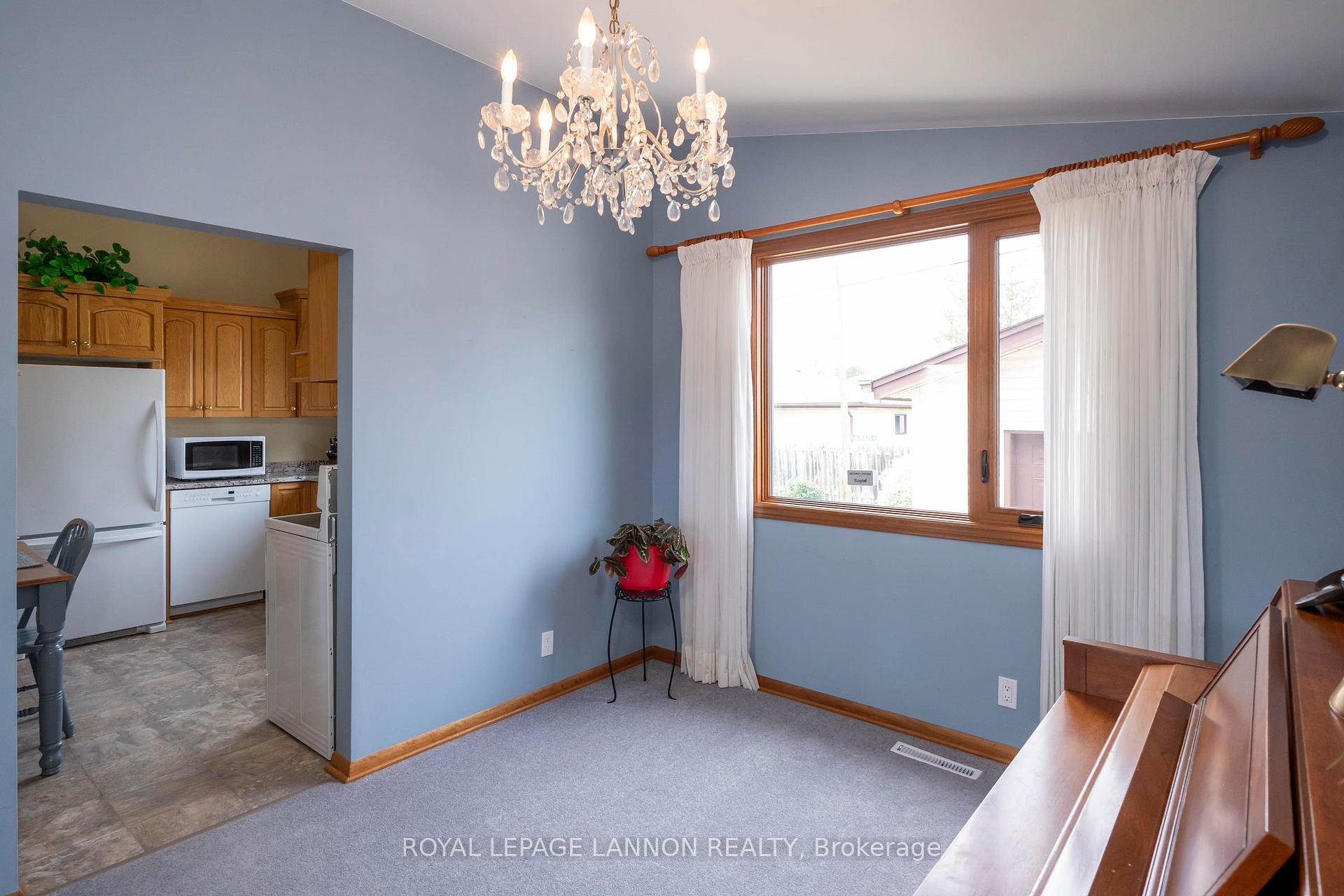 Photo 8 of 236 Poplar Ave, Thunder Bay, Forest Park — HOMEH