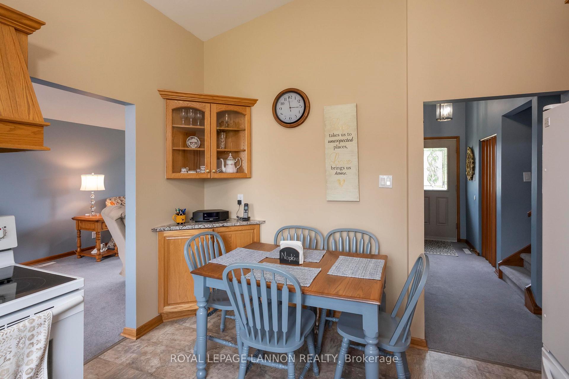 Photo 11 of 236 Poplar Ave, Thunder Bay, Forest Park — HOMEH