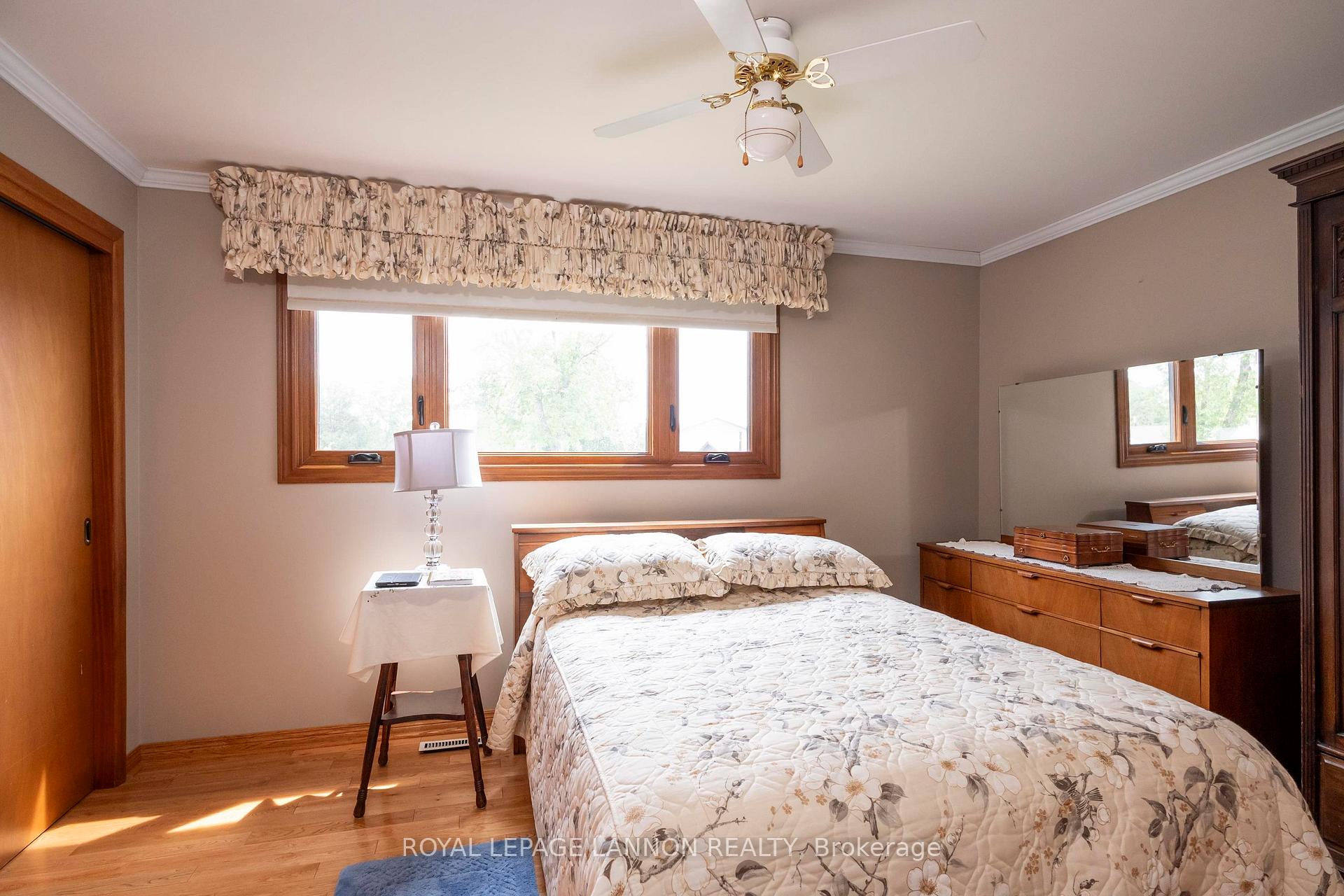 Photo 12 of 236 Poplar Ave, Thunder Bay, Forest Park — HOMEH