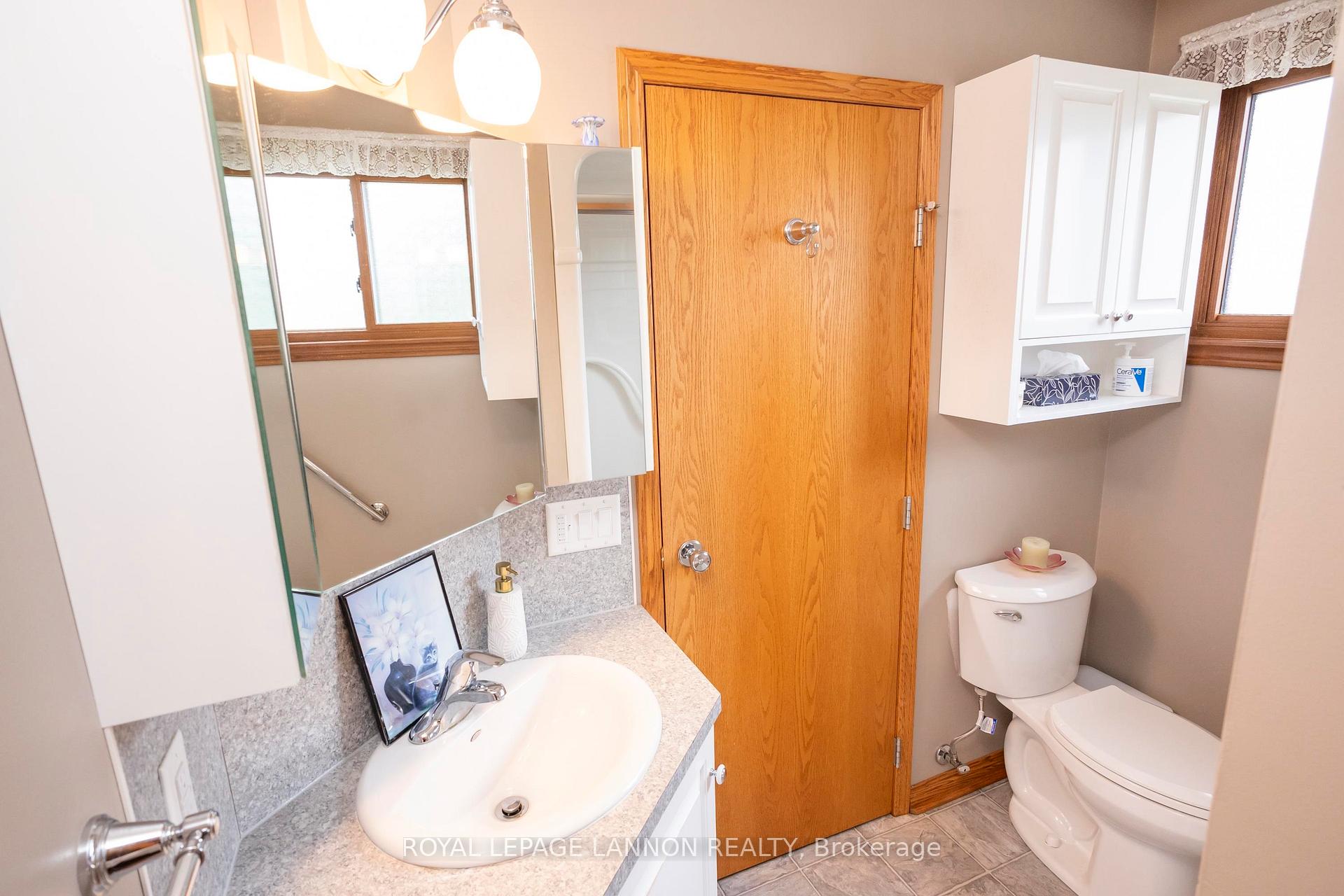 Photo 14 of 236 Poplar Ave, Thunder Bay, Forest Park — HOMEH
