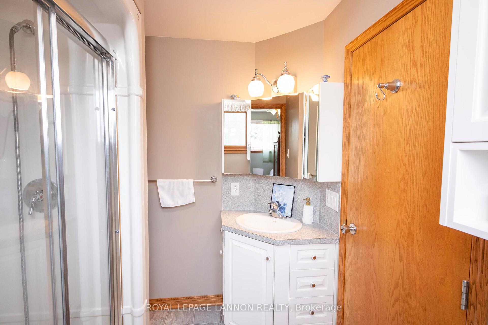 Photo 15 of 236 Poplar Ave, Thunder Bay, Forest Park — HOMEH