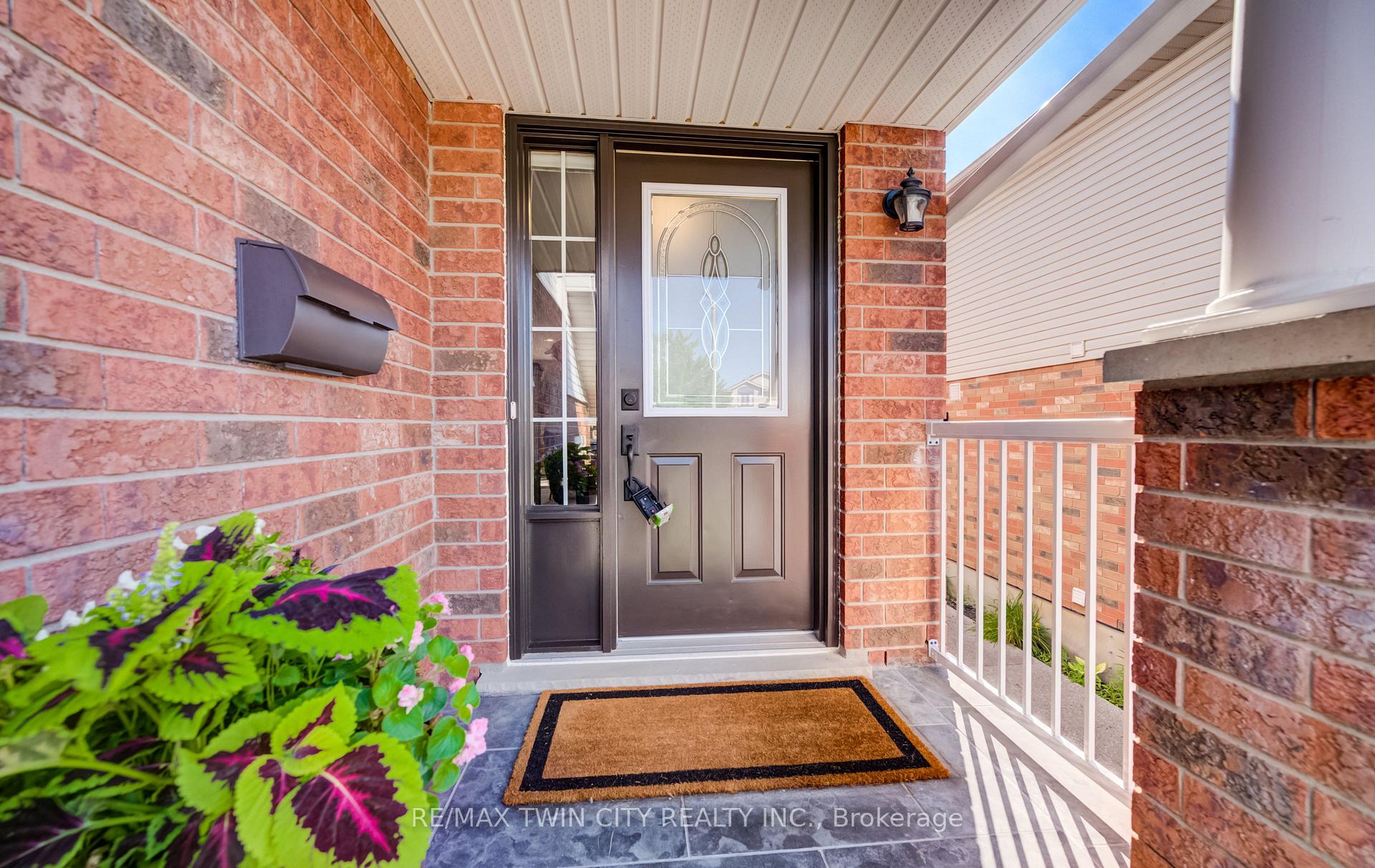Photo 5 of 511 Chesapeake Crescent, Waterloo, Colonial Acres — HOMEH