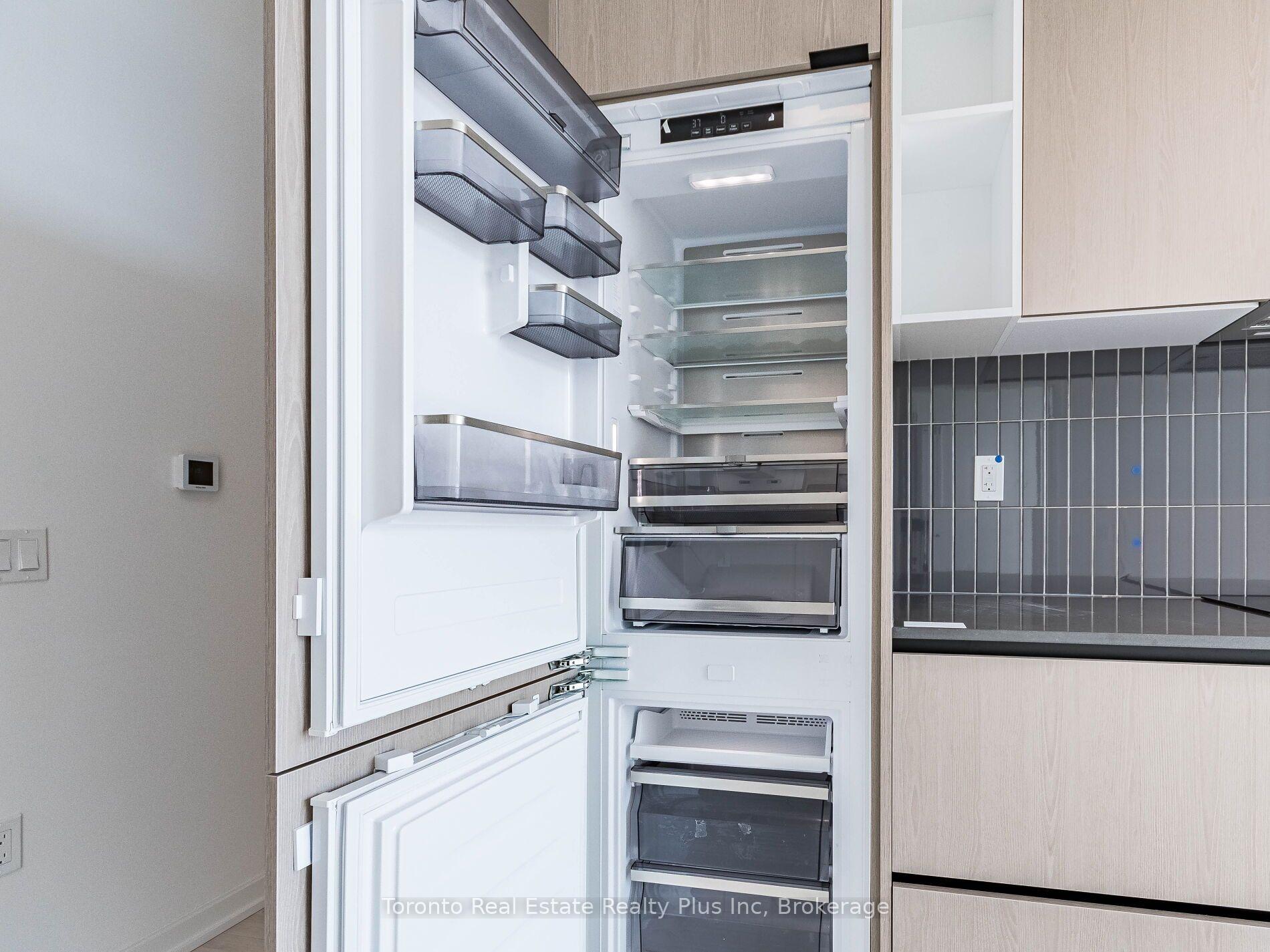 Photo 13 of Unit 2411, 10 Graphophone Grove, Toronto, Dovercourt-Wallace Emerson-Junction — HOMEH
