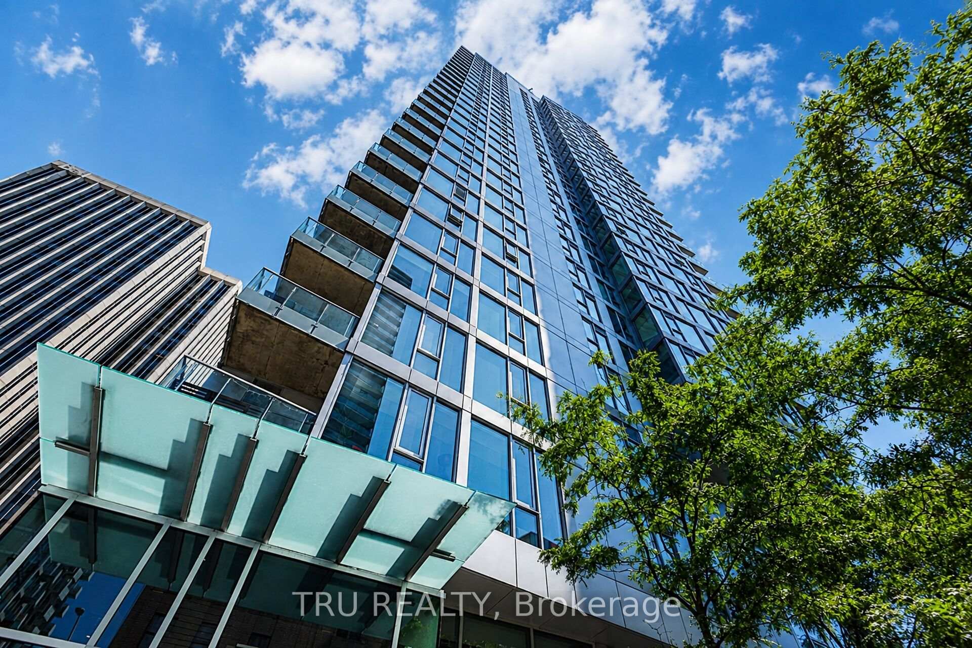 Photo of Unit 1110, 179 Metcalfe Street