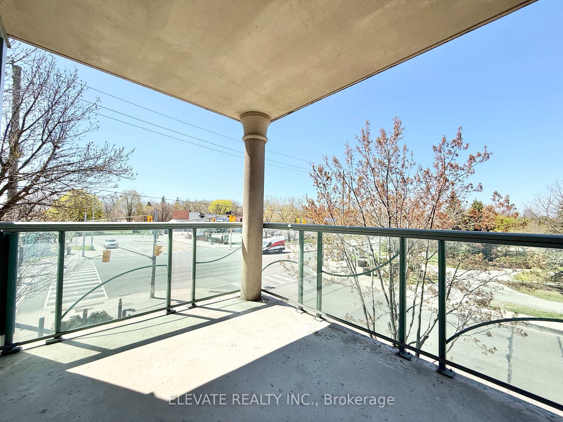 Photo 4 of Unit 217, 9 Boardwalk Drive, Toronto, The Beaches — HOMEH