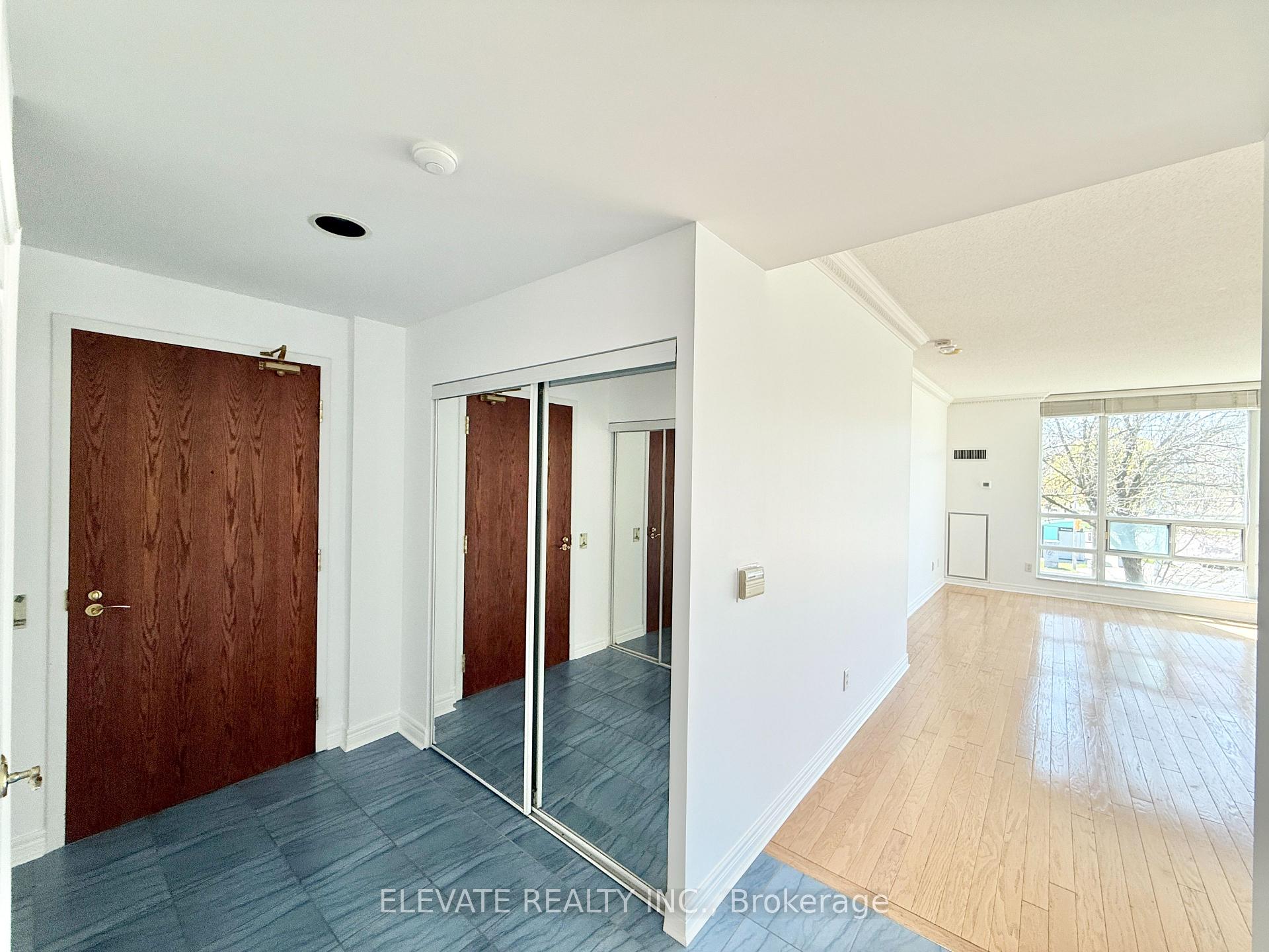 Photo 5 of Unit 217, 9 Boardwalk Drive, Toronto, The Beaches — HOMEH