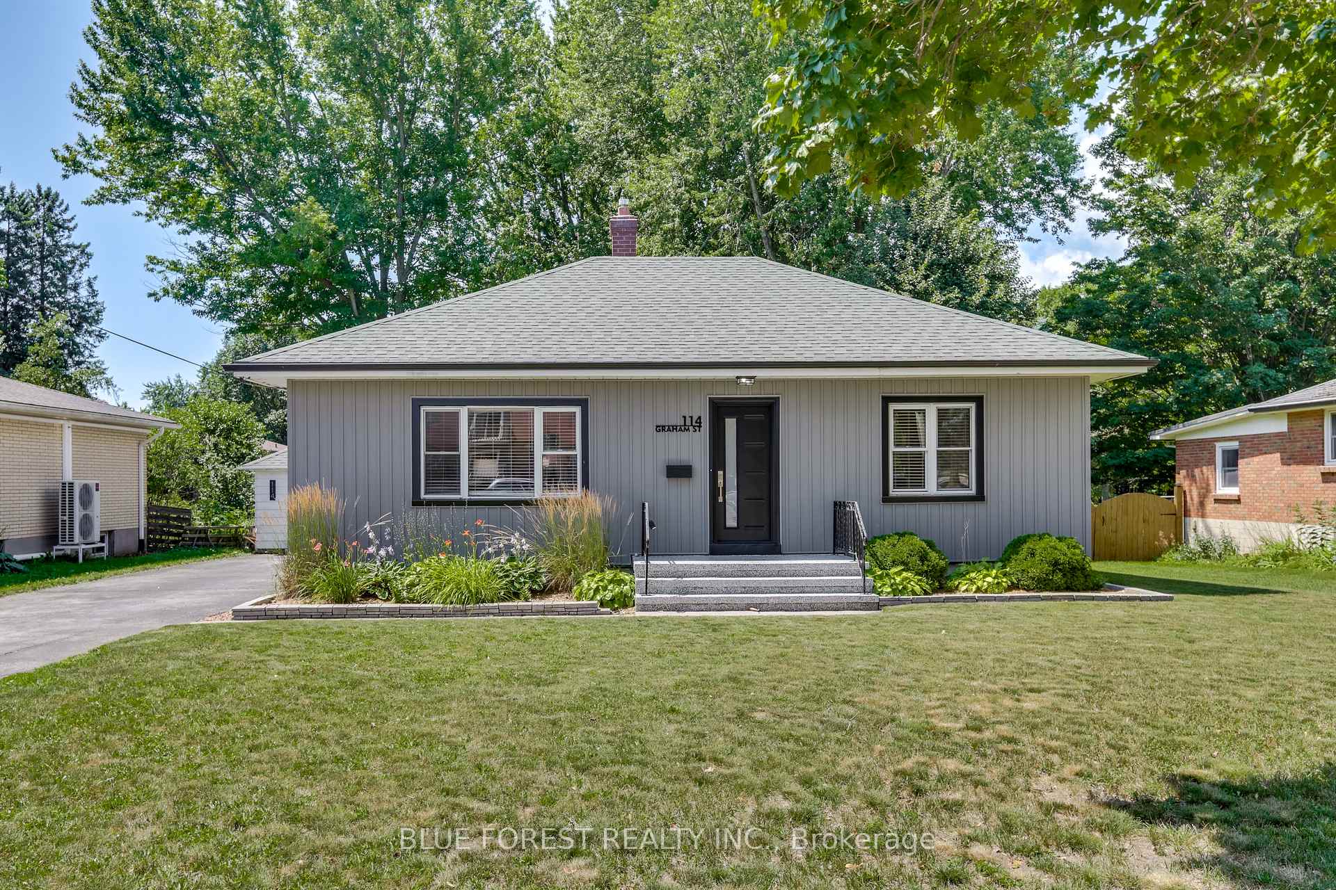 Photo 2 of 114 Graham Road, West Elgin, West Lorne — HOMEH