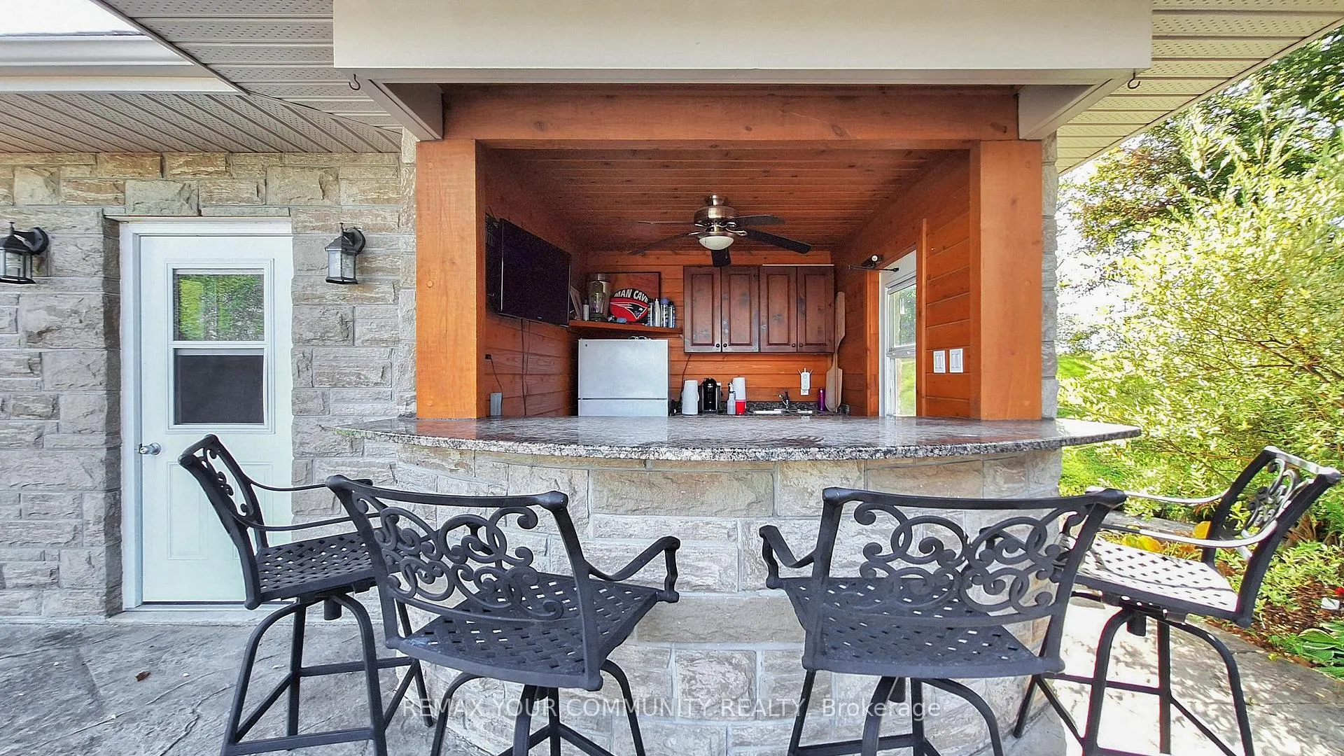 Photo 4 of 1065 20th Side Road, King, Schomberg — HOMEH
