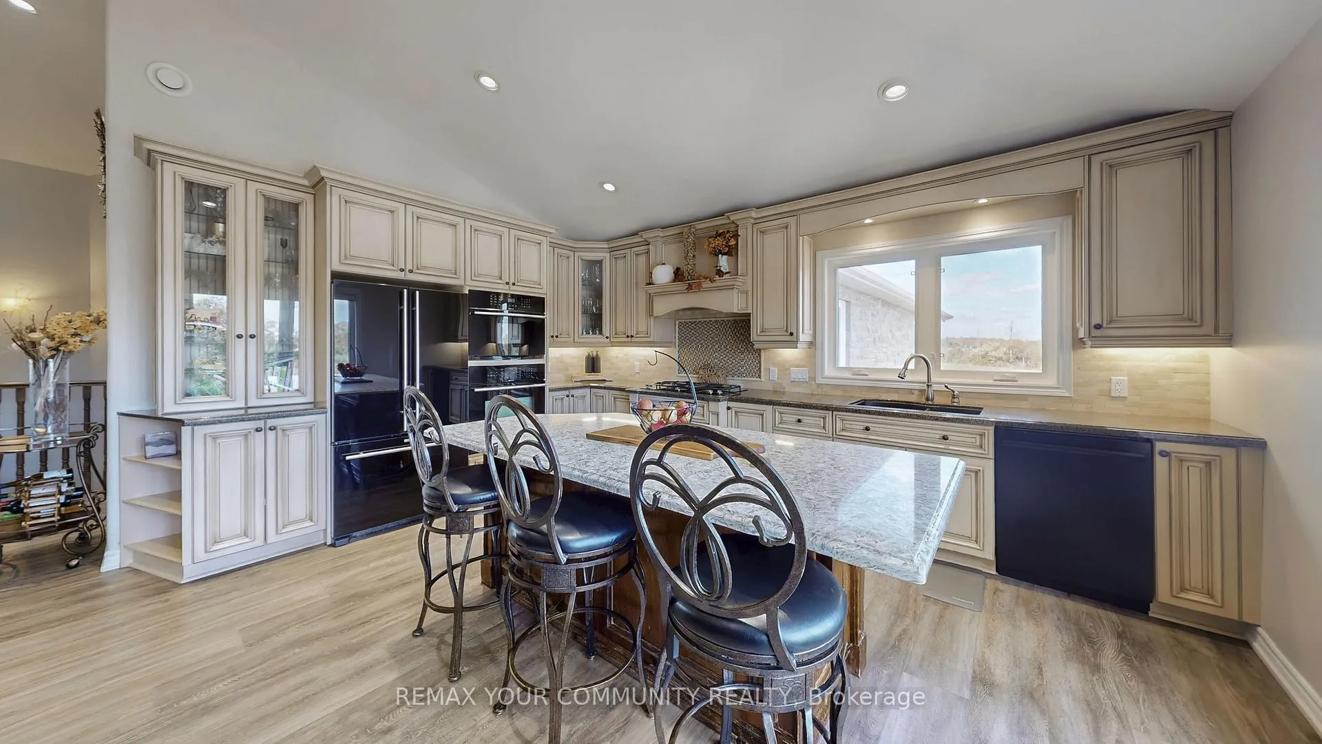 Photo 21 of 1065 20th Side Road, King, Schomberg — HOMEH