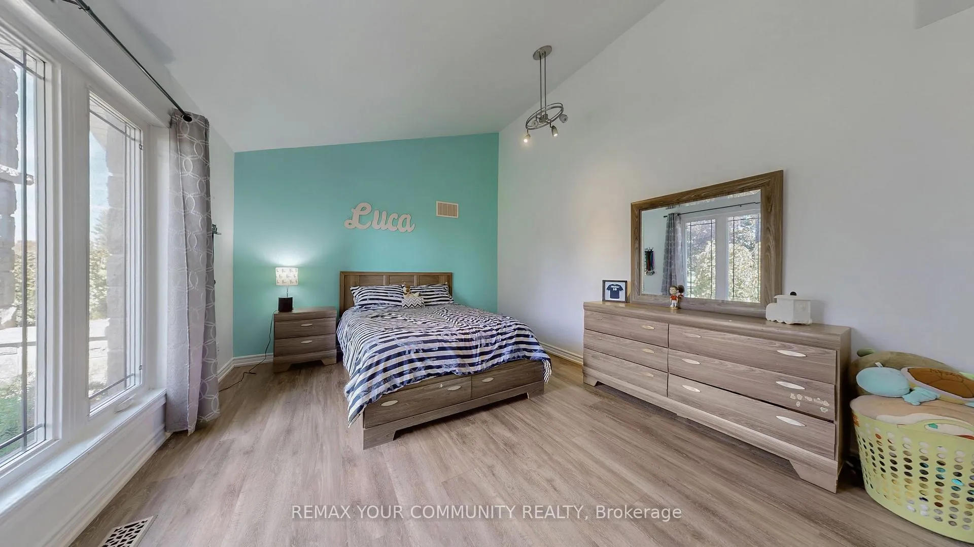 Photo 32 of 1065 20th Side Road, King, Schomberg — HOMEH