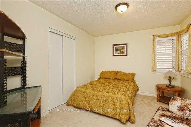 Photo 12 of 43 Joywill Court, Brampton, Fletcher's Meadow — HOMEH