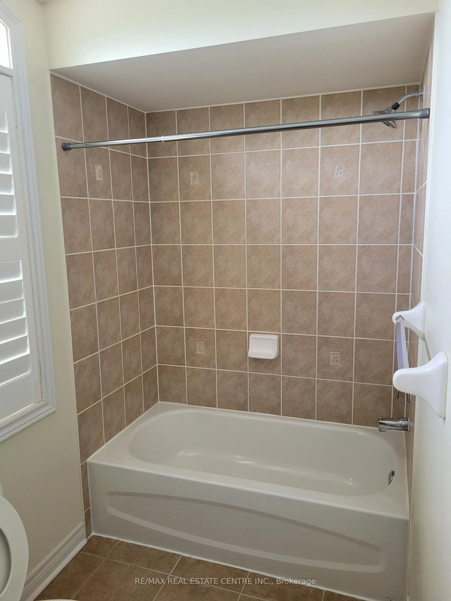 Photo 10 of 43 Joywill Court, Brampton, Fletcher's Meadow — HOMEH