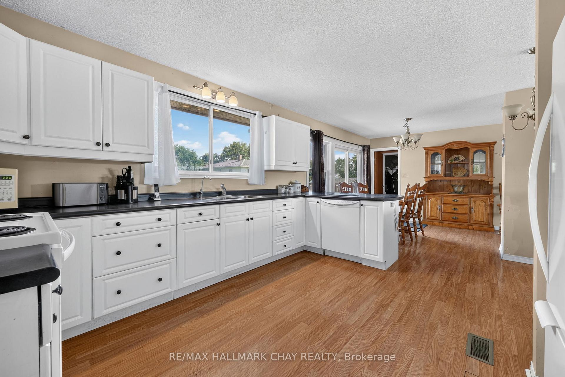 Photo 5 of 41 Albert Street, Kawartha Lakes, Bexley — HOMEH