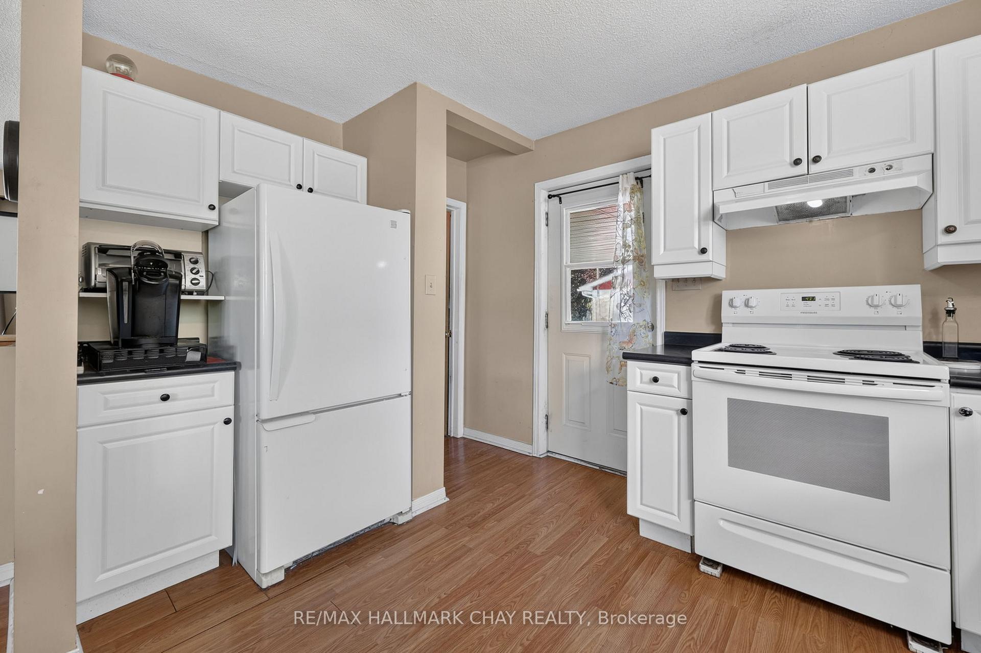 Photo 6 of 41 Albert Street, Kawartha Lakes, Bexley — HOMEH