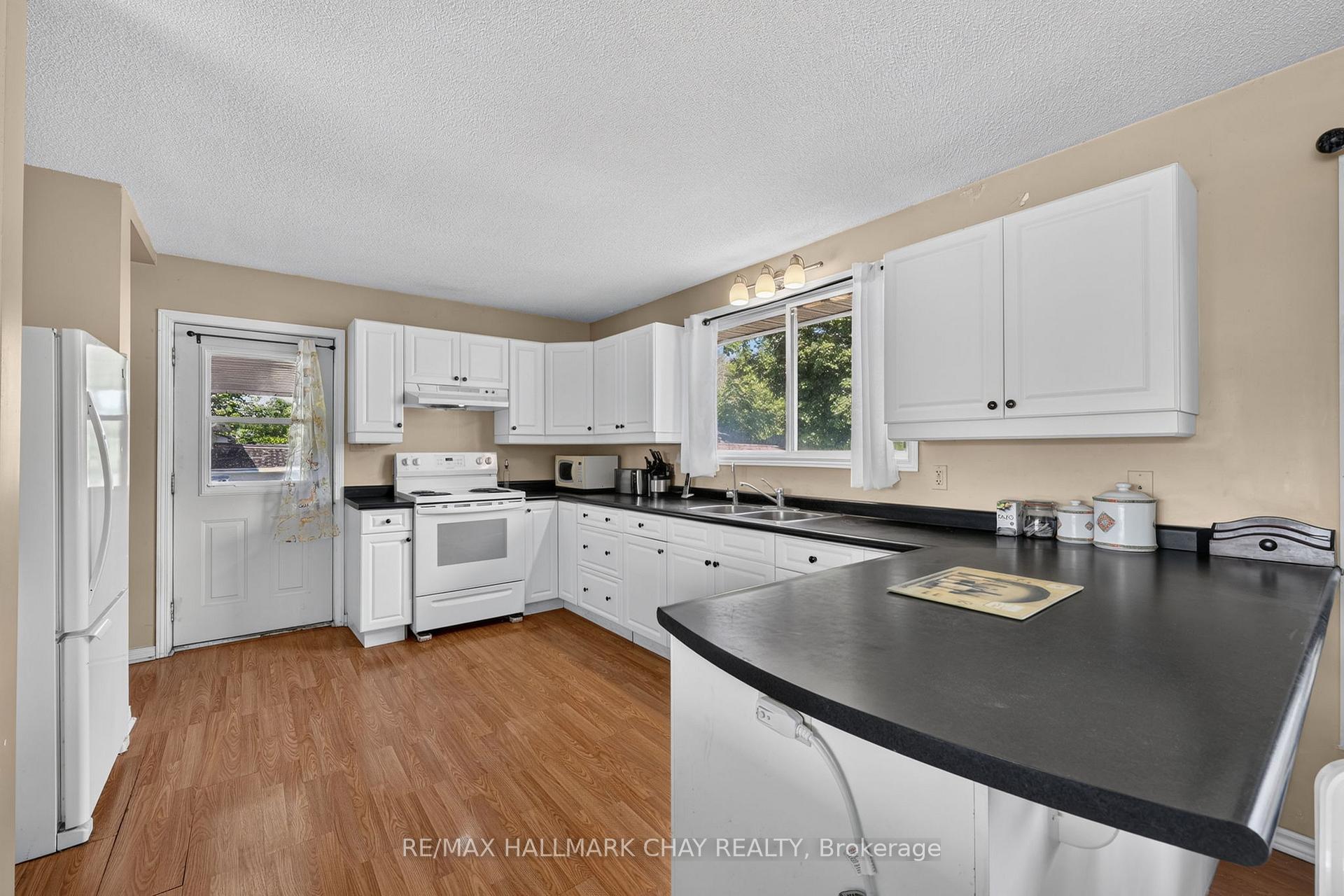 Photo 7 of 41 Albert Street, Kawartha Lakes, Bexley — HOMEH