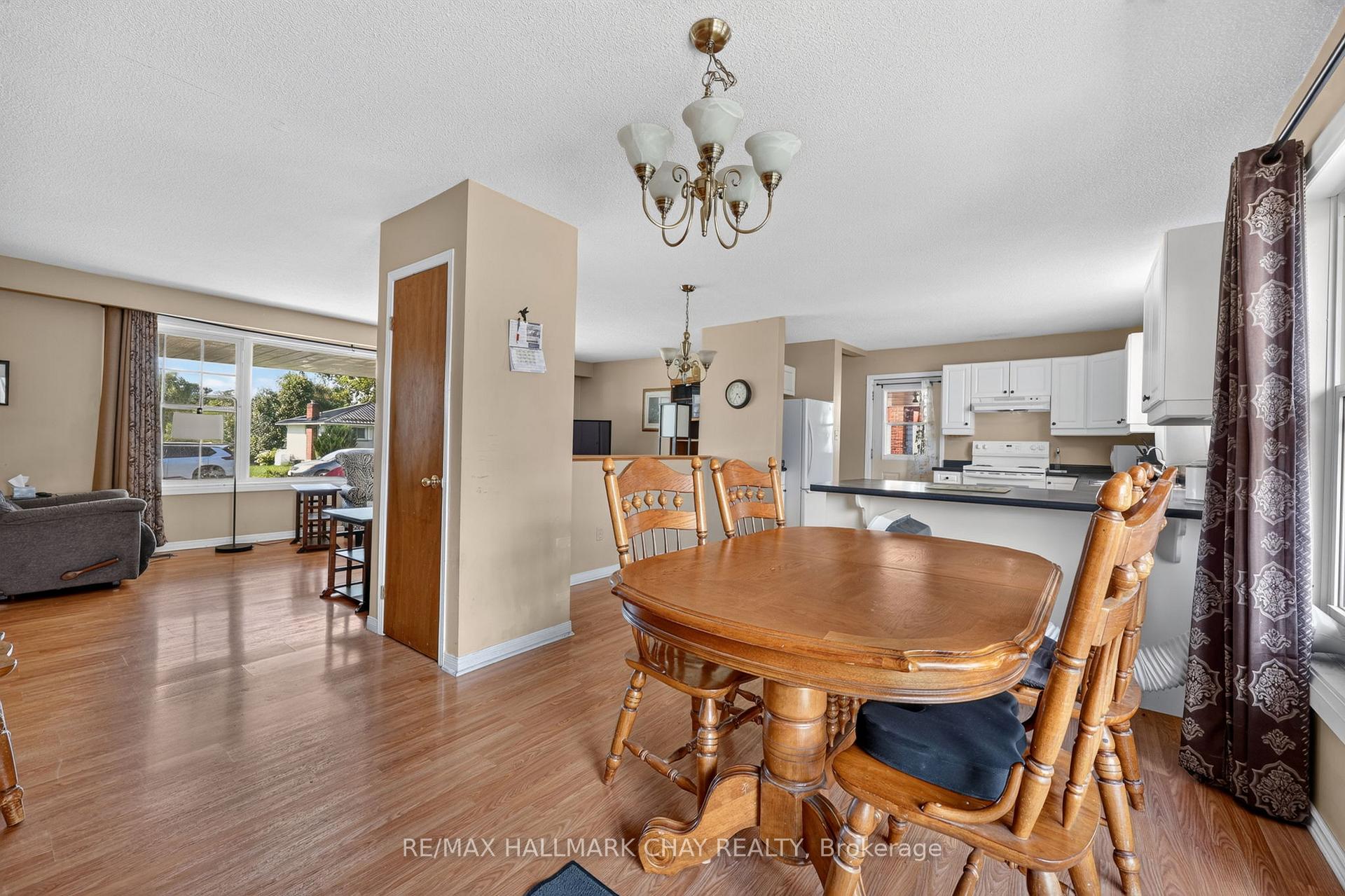 Photo 9 of 41 Albert Street, Kawartha Lakes, Bexley — HOMEH