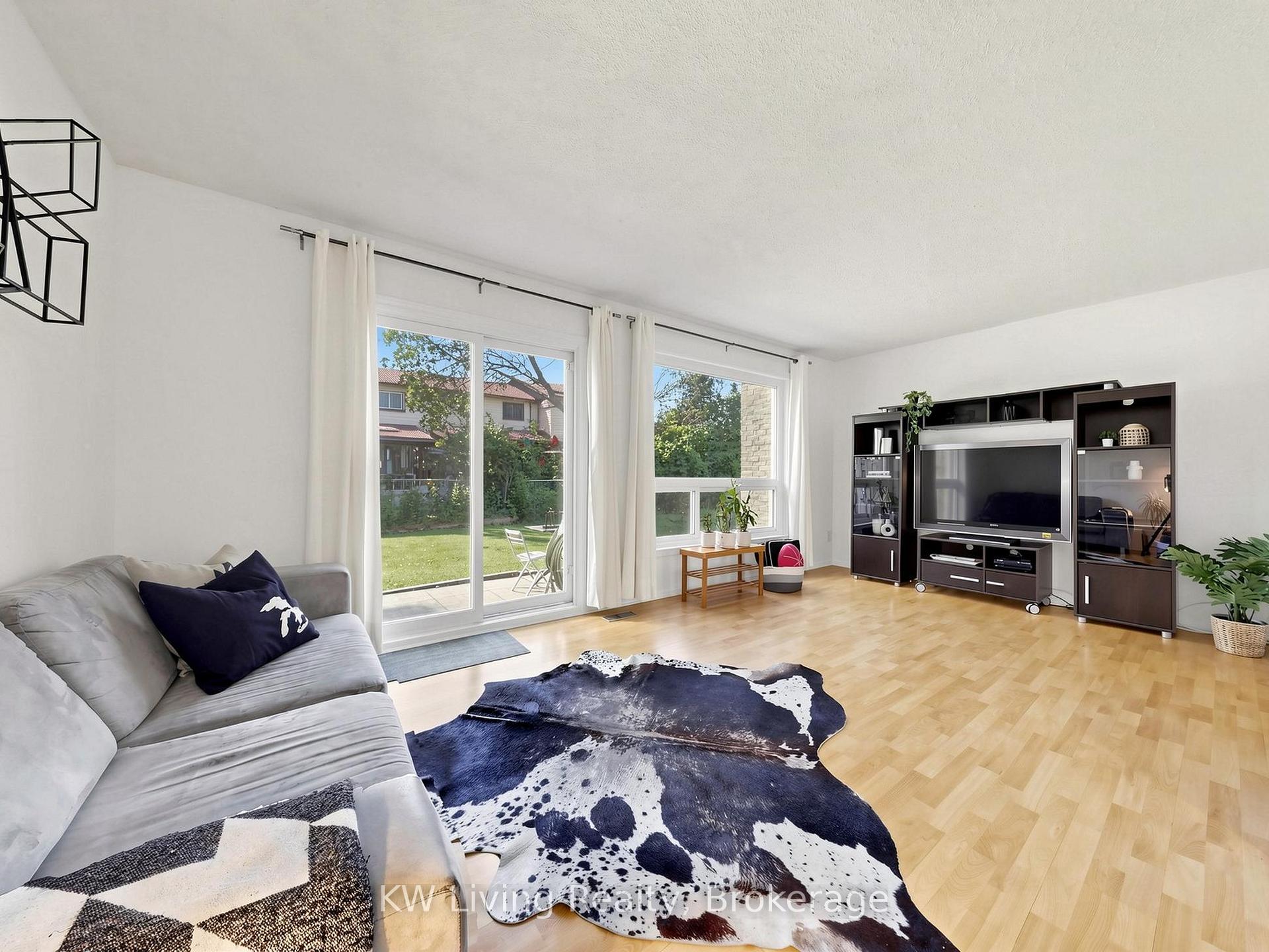 Photo 5 of 64 Burkwood Crescent, Scarborough, Malvern — HOMEH