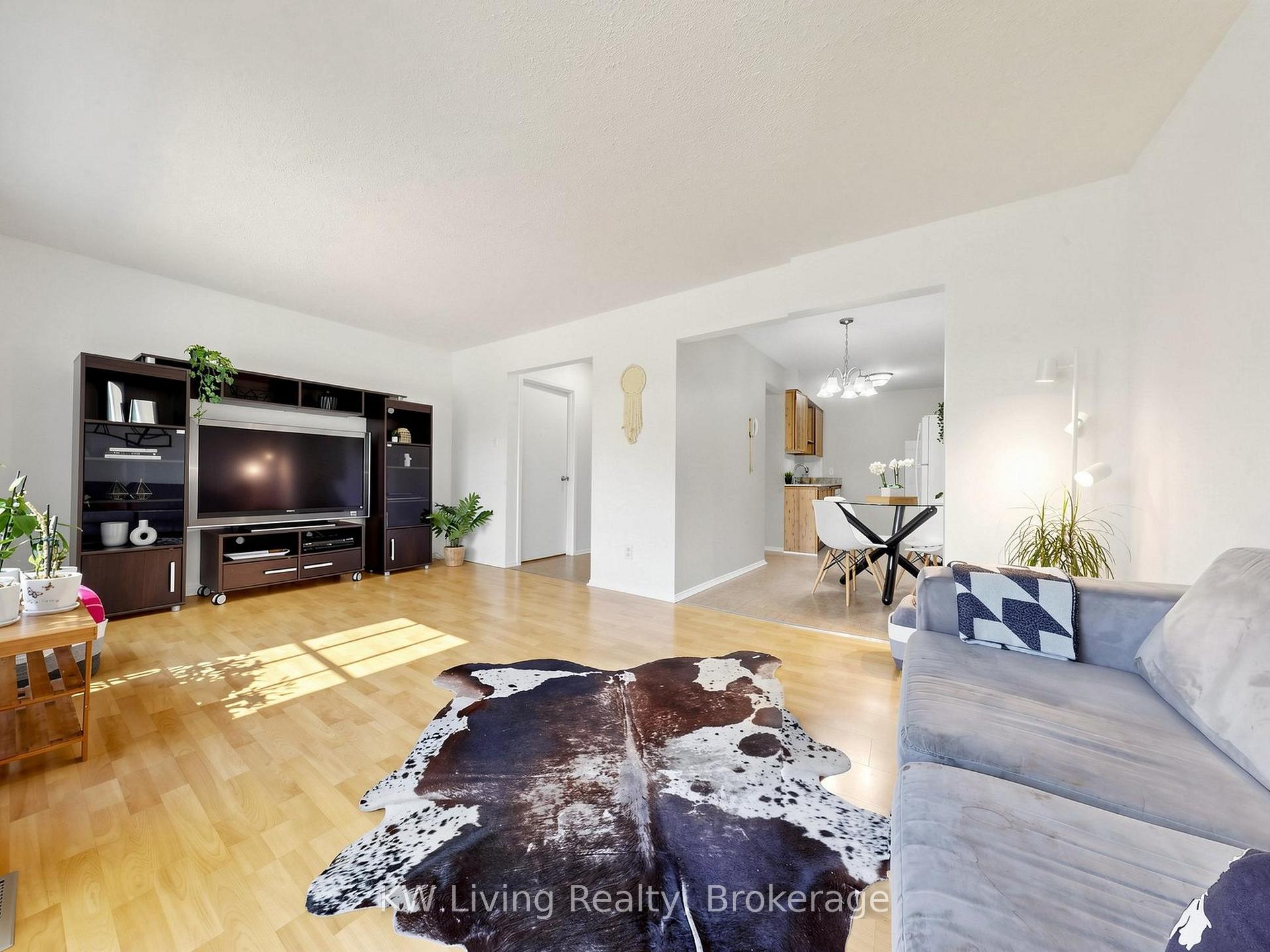 Photo 8 of 64 Burkwood Crescent, Scarborough, Malvern — HOMEH