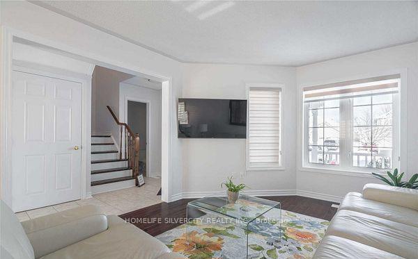 Photo 8 of 680 Langlaw Drive, Cambridge, Christopher-Champlain — HOMEH