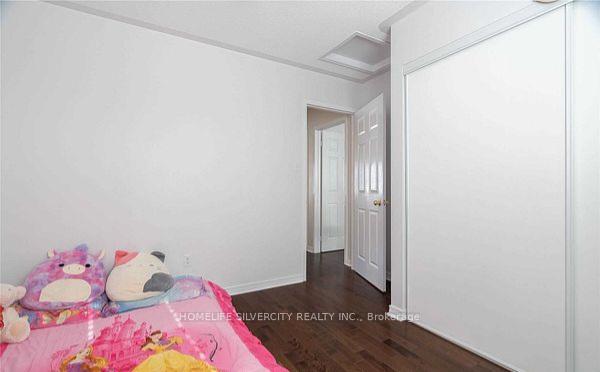 Photo 13 of 680 Langlaw Drive, Cambridge, Christopher-Champlain — HOMEH