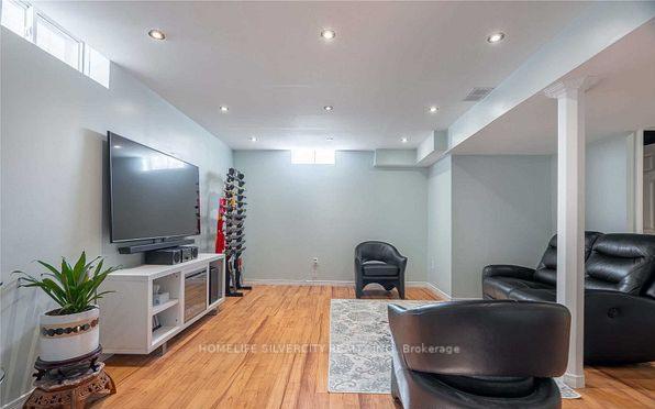 Photo 16 of 680 Langlaw Drive, Cambridge, Christopher-Champlain — HOMEH
