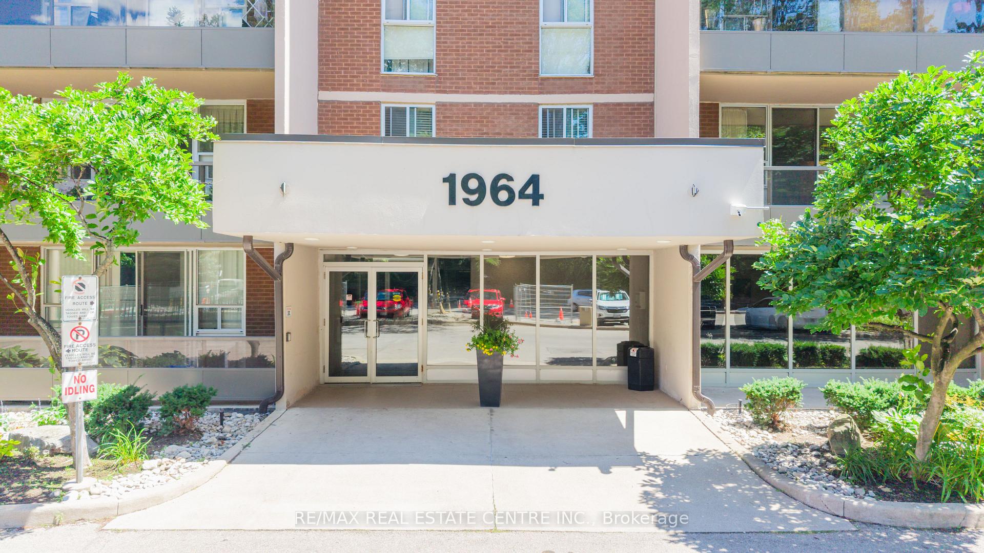 Photo 3 of Unit 806, 1964 Main Street W, Hamilton, Ainslie Wood — HOMEH