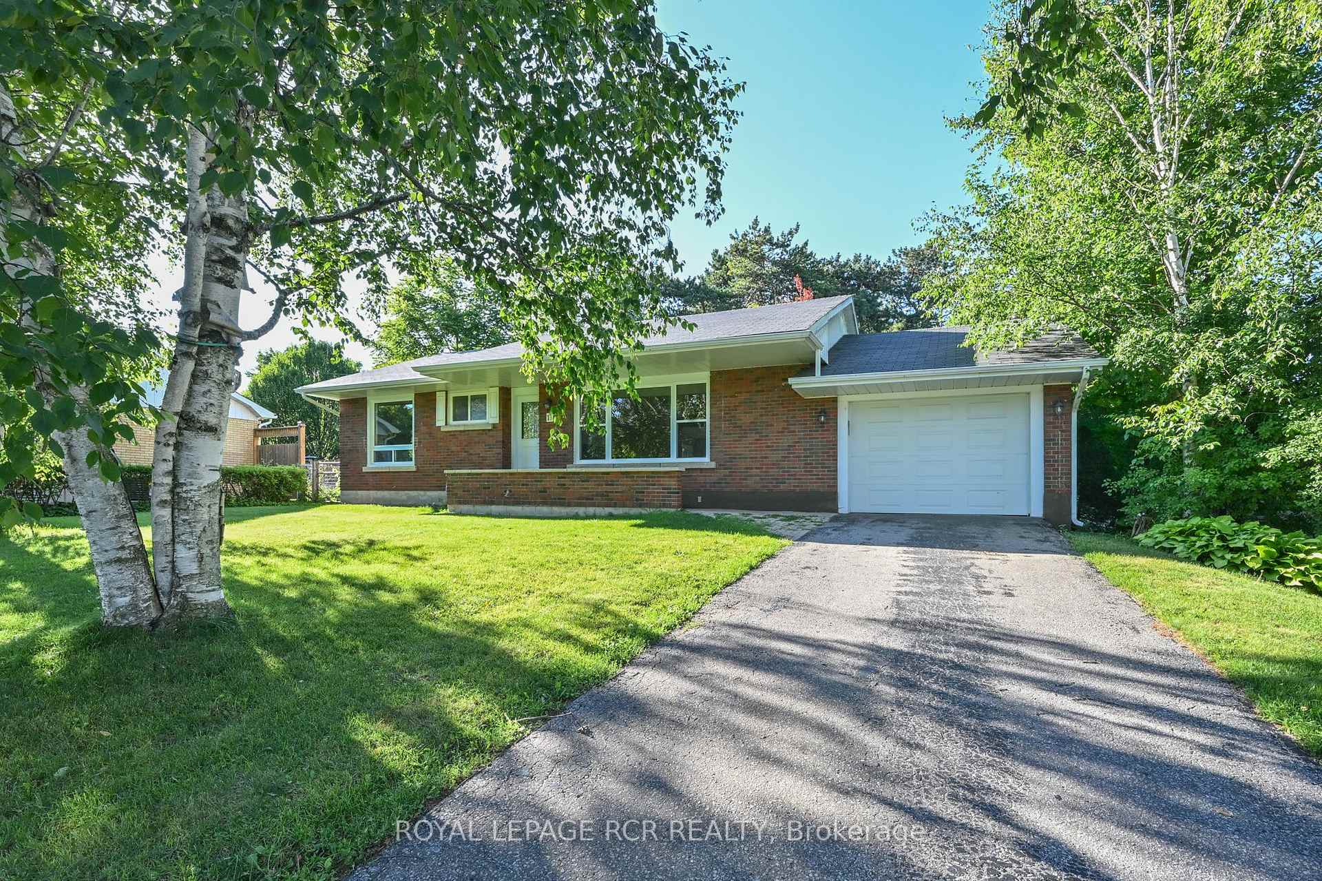 Photo 1 of 18 Doner Street, New Tecumseth, Alliston — HOMEH