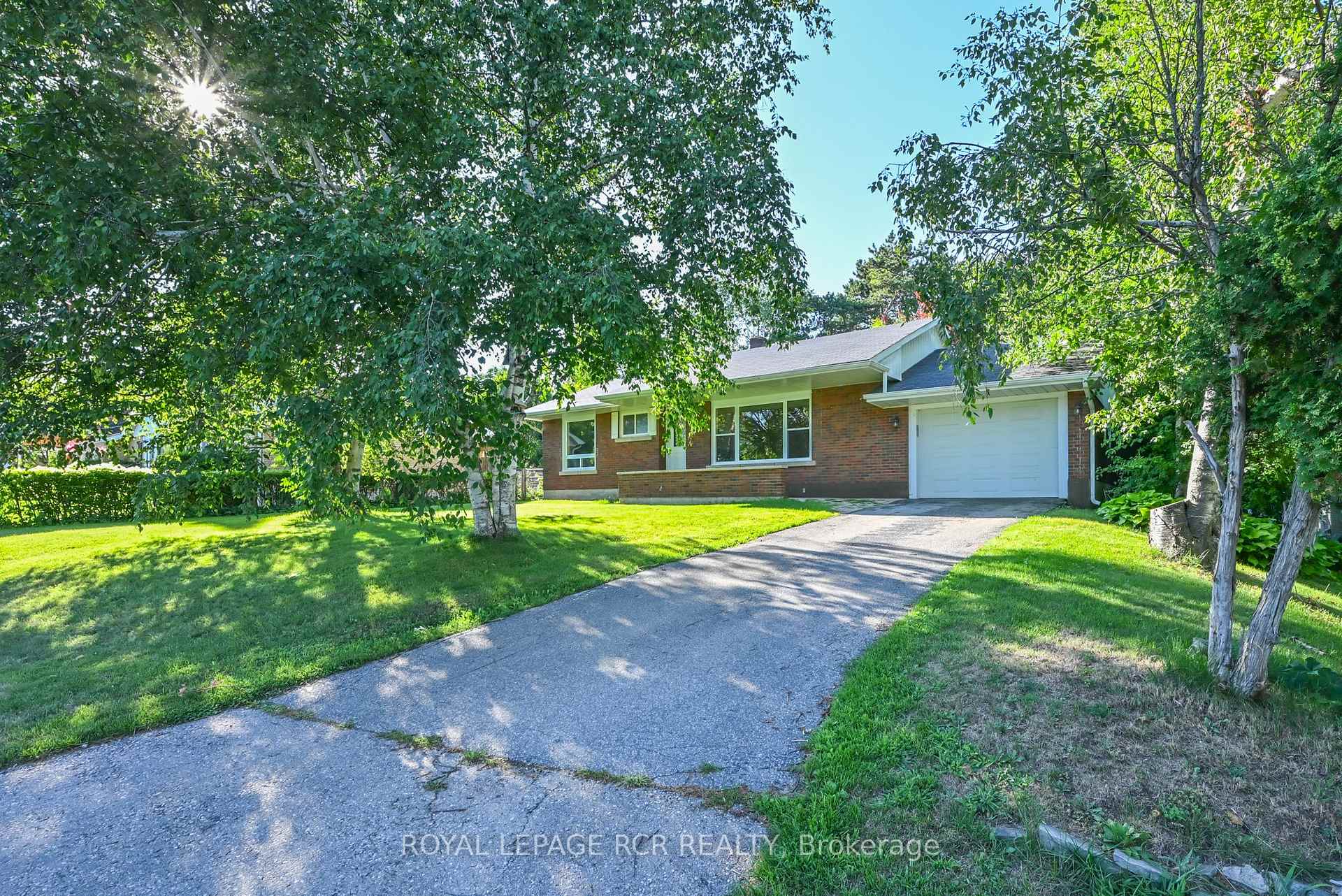 Photo 2 of 18 Doner Street, New Tecumseth, Alliston — HOMEH
