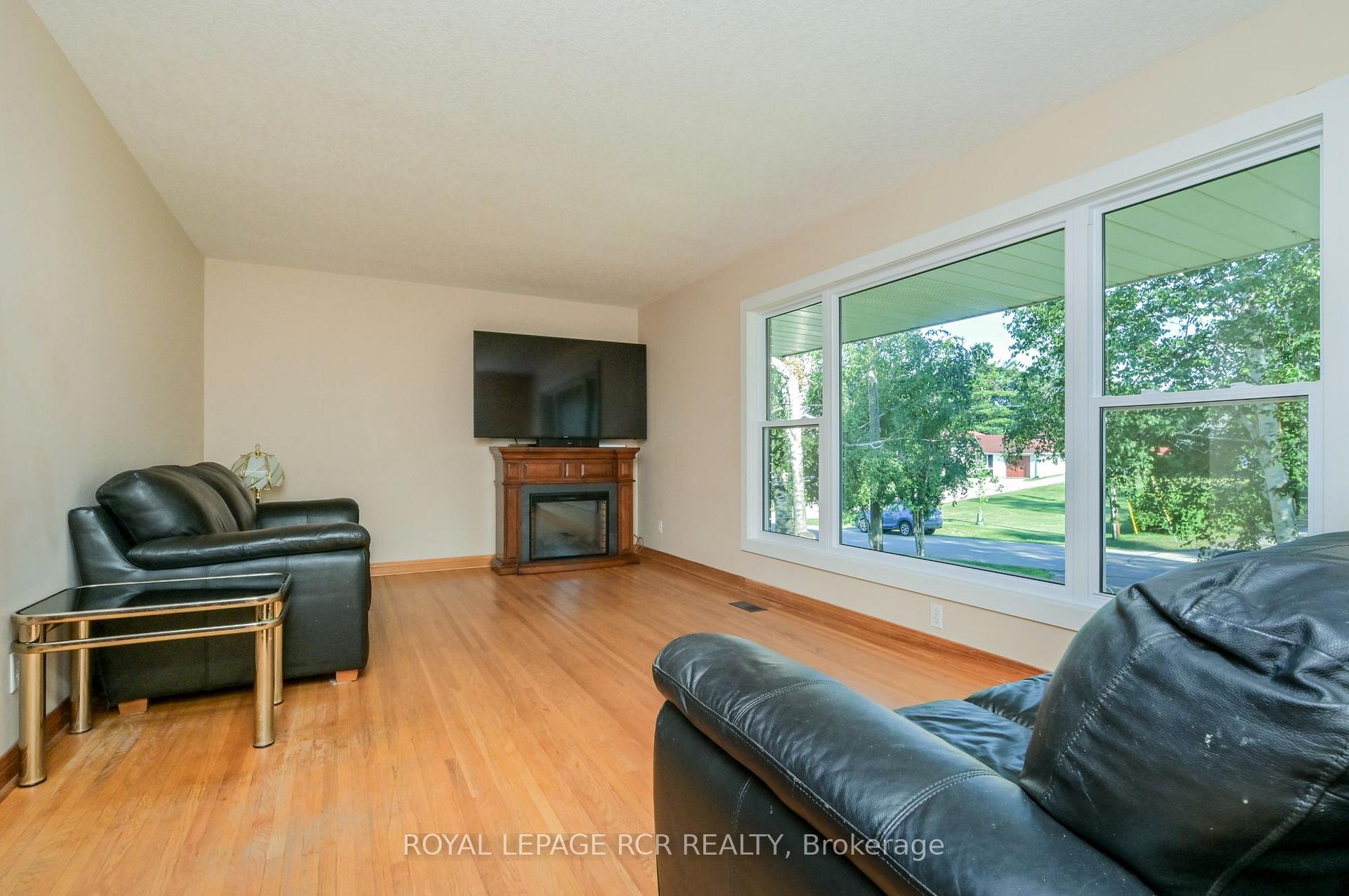 Photo 6 of 18 Doner Street, New Tecumseth, Alliston — HOMEH