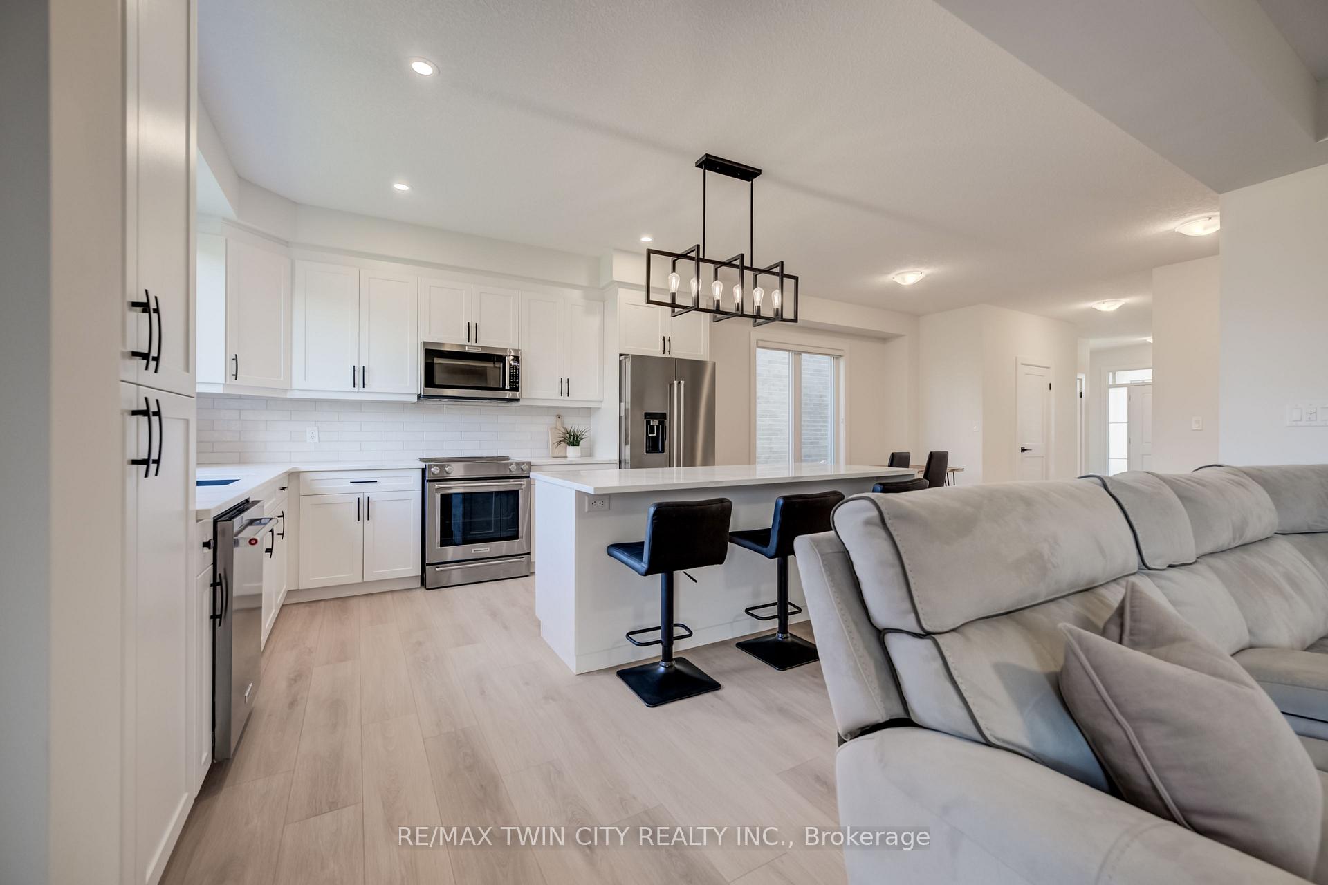 Photo 18 of 195 Otterbein Road, Kitchener, Grand River North — HOMEH