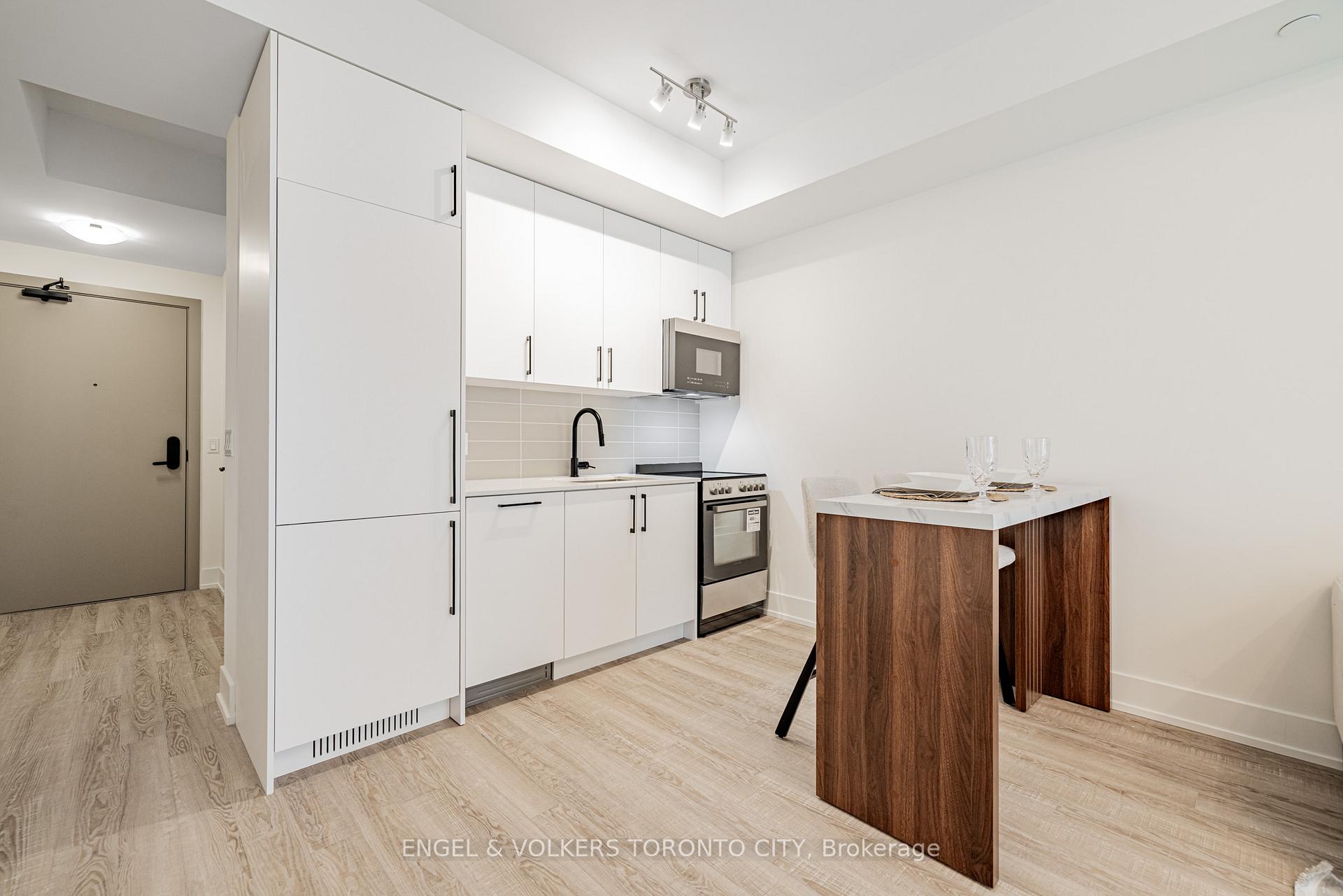 Photo 4 of Unit 249, 2075 King Road, King, King City — HOMEH