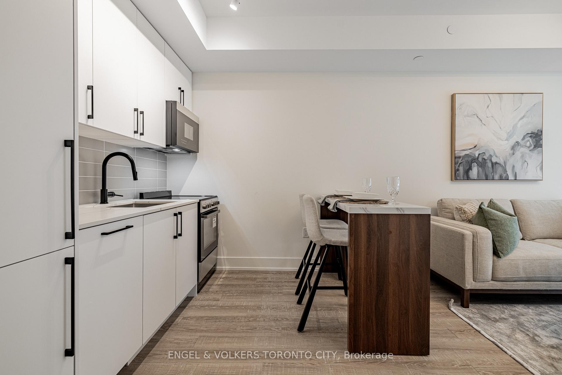Photo 5 of Unit 249, 2075 King Road, King, King City — HOMEH
