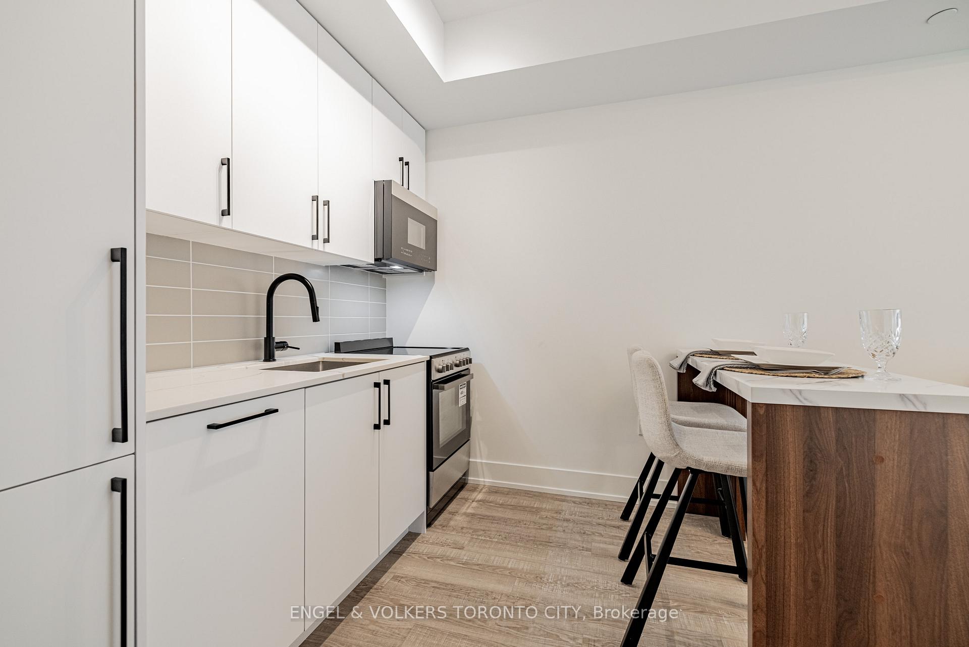 Photo 6 of Unit 249, 2075 King Road, King, King City — HOMEH