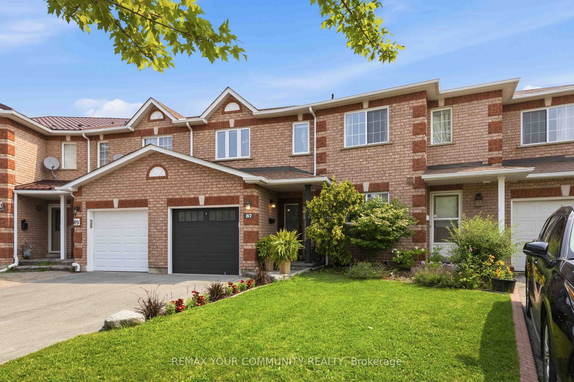 Photo 4 of 87 Lancaster Court, Georgina, Keswick South — HOMEH