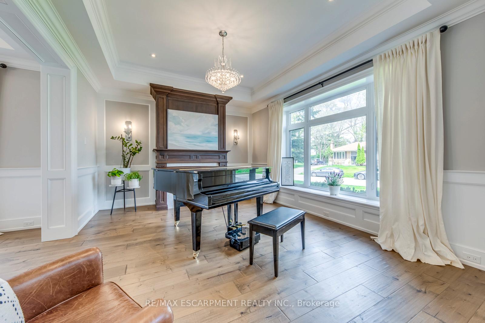 Photo 10 of 436 Willis Drive, Oakville, West — HOMEH