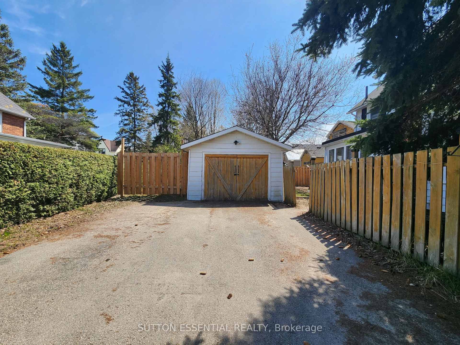 Photo 2 of 47 Pearl Street E, Brockville, Brockville — HOMEH