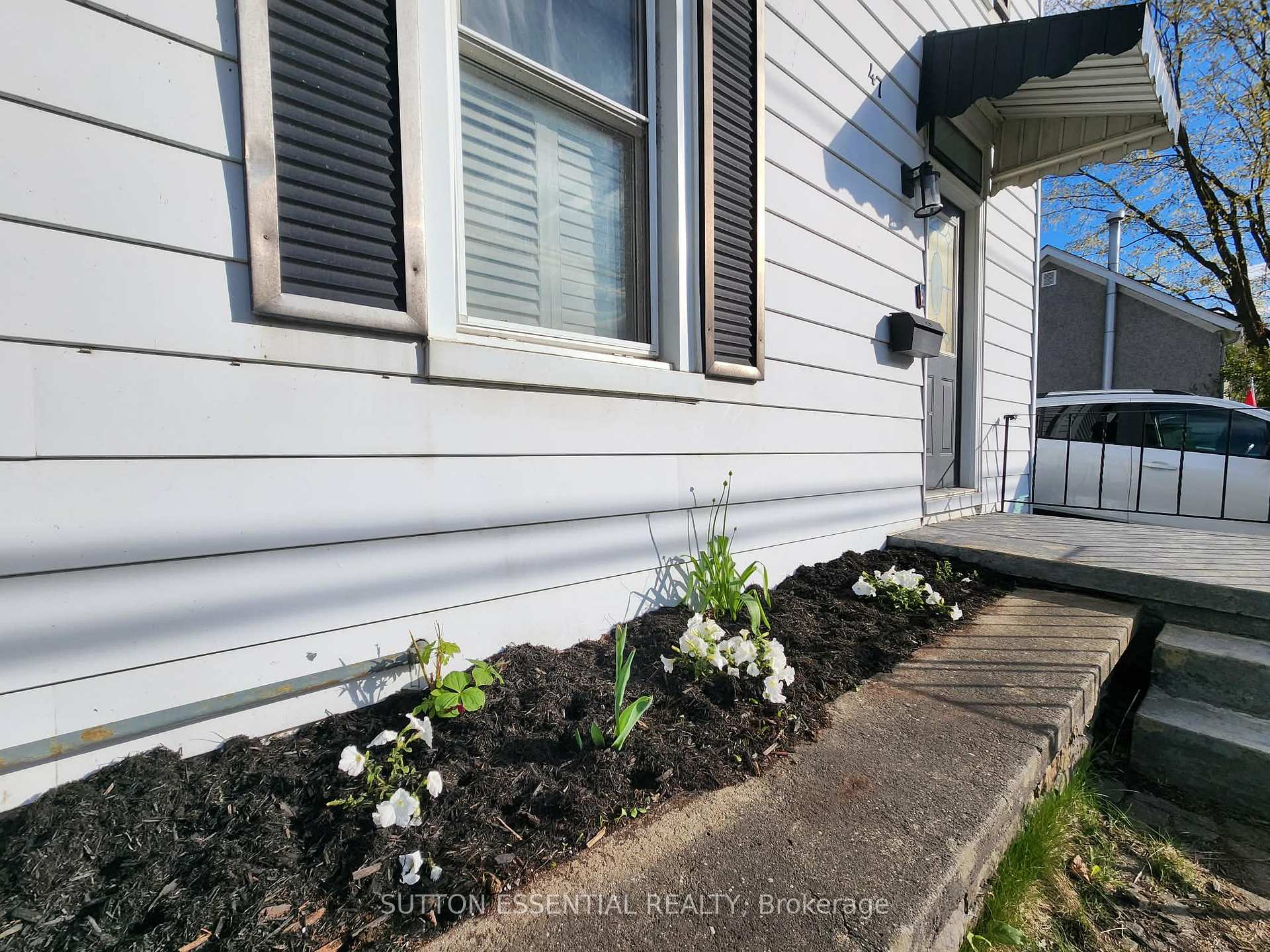 Photo 3 of 47 Pearl Street E, Brockville, Brockville — HOMEH