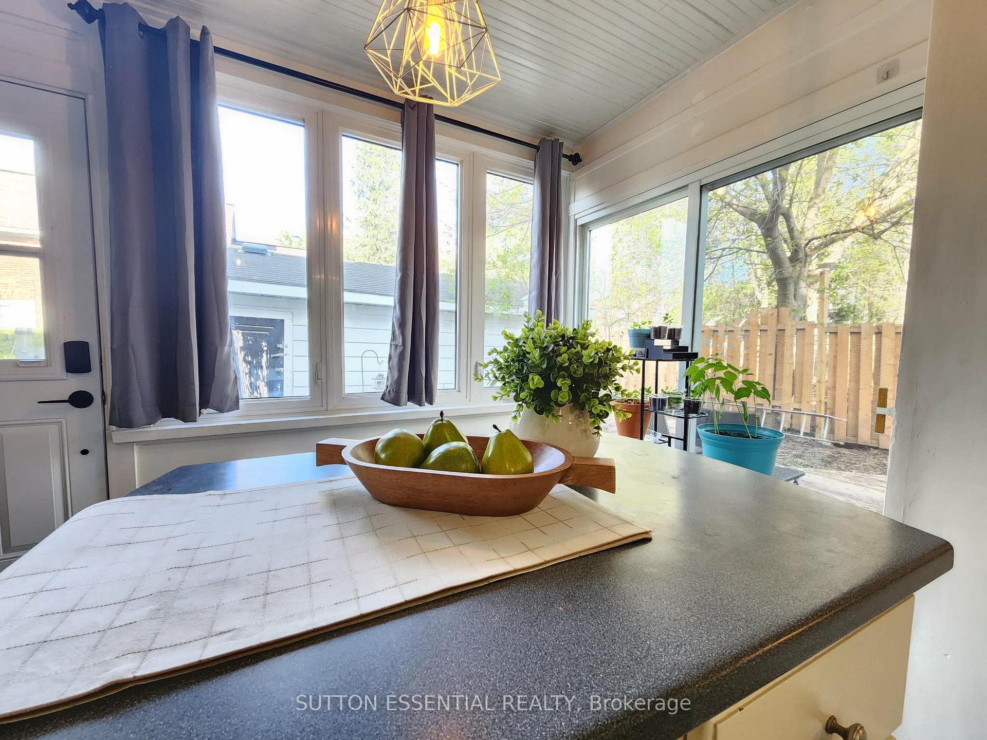 Photo 12 of 47 Pearl Street E, Brockville, Brockville — HOMEH
