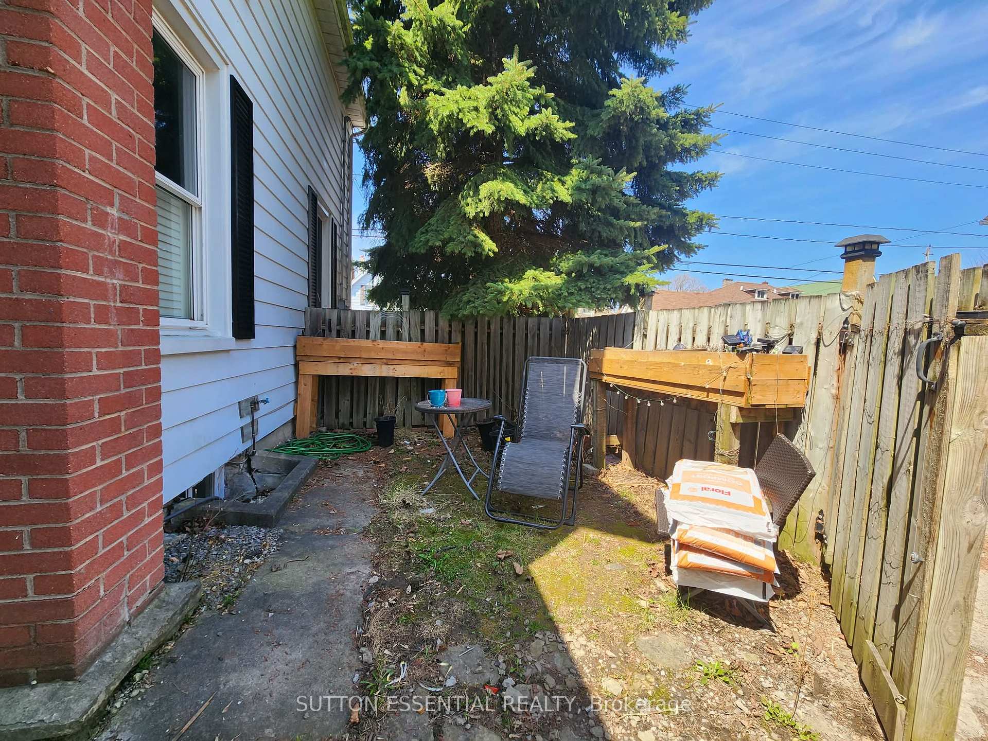 Photo 25 of 47 Pearl Street E, Brockville, Brockville — HOMEH