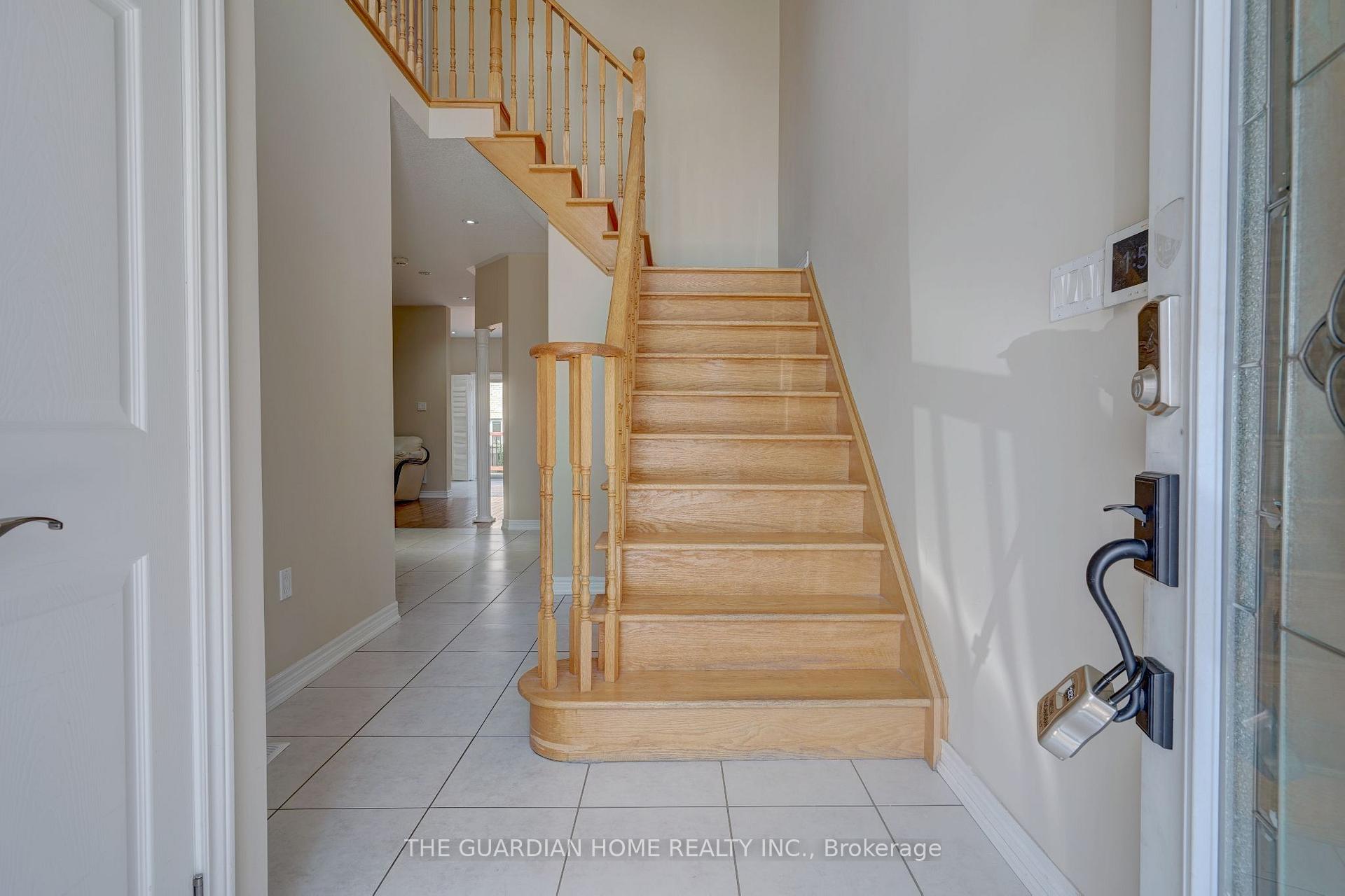 Photo 3 of 20 Barkwin Drive, Etobicoke, Thistletown-Beaumonde Heights — HOMEH