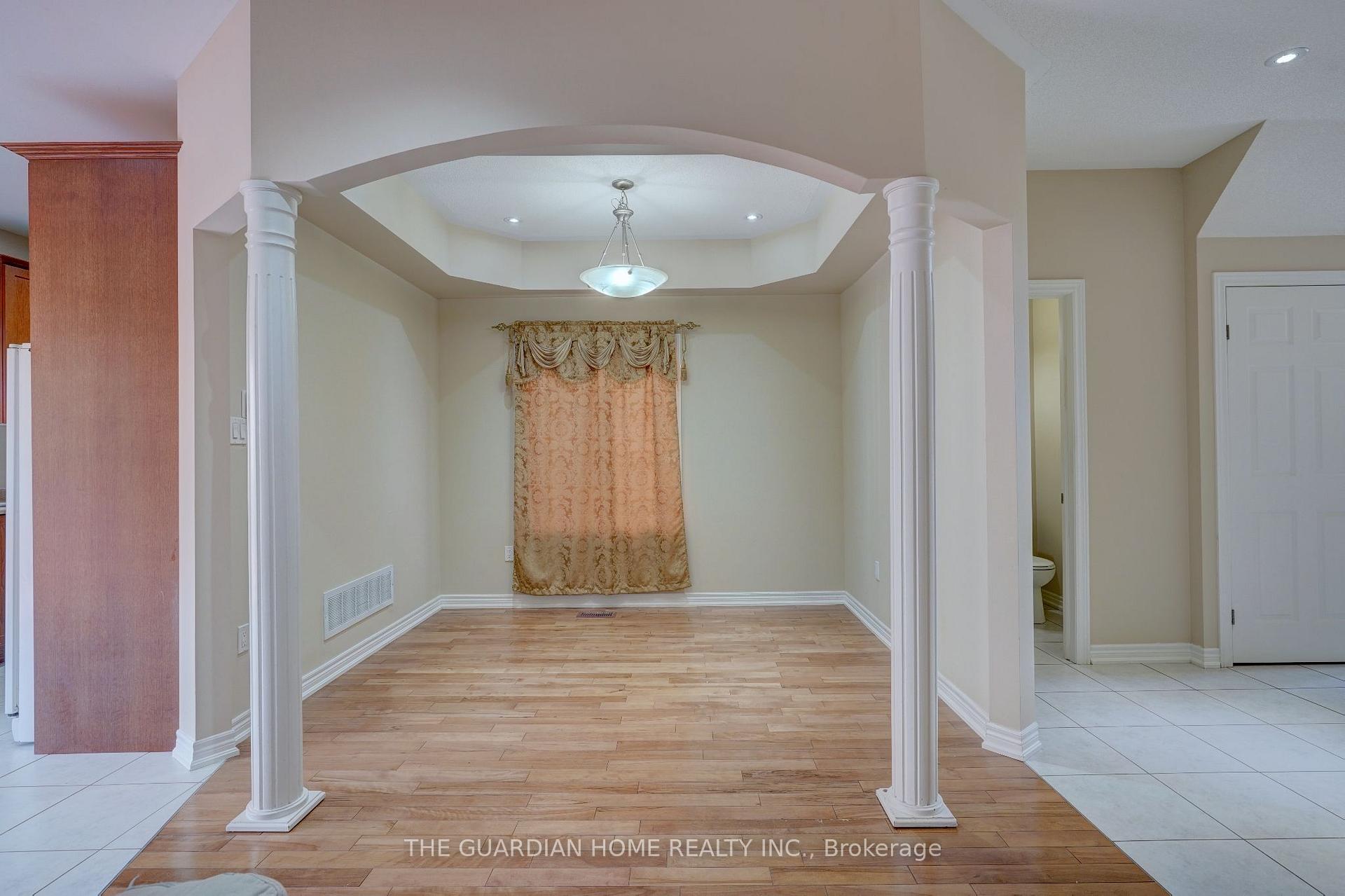 Photo 5 of 20 Barkwin Drive, Etobicoke, Thistletown-Beaumonde Heights — HOMEH