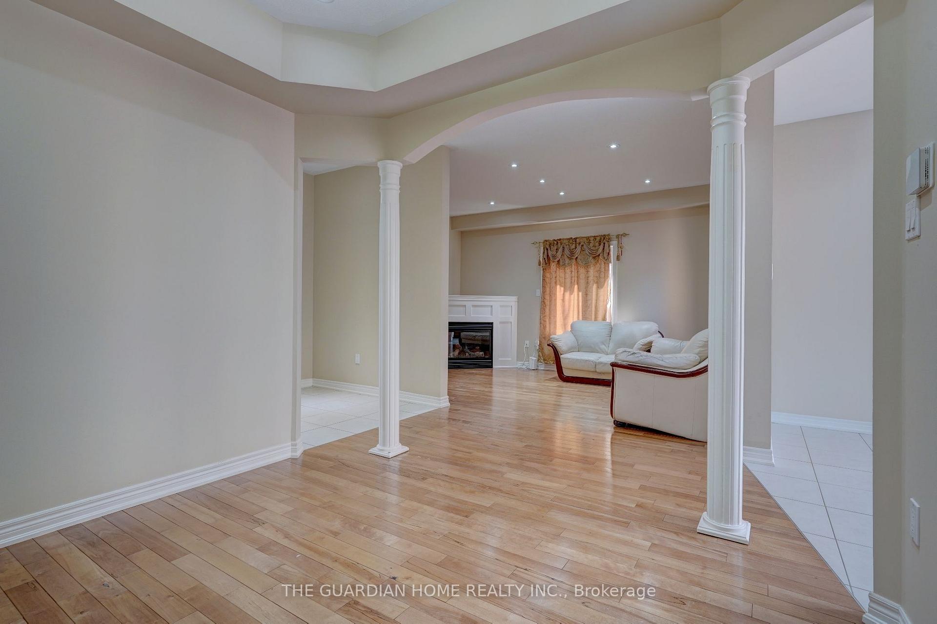 Photo 6 of 20 Barkwin Drive, Etobicoke, Thistletown-Beaumonde Heights — HOMEH