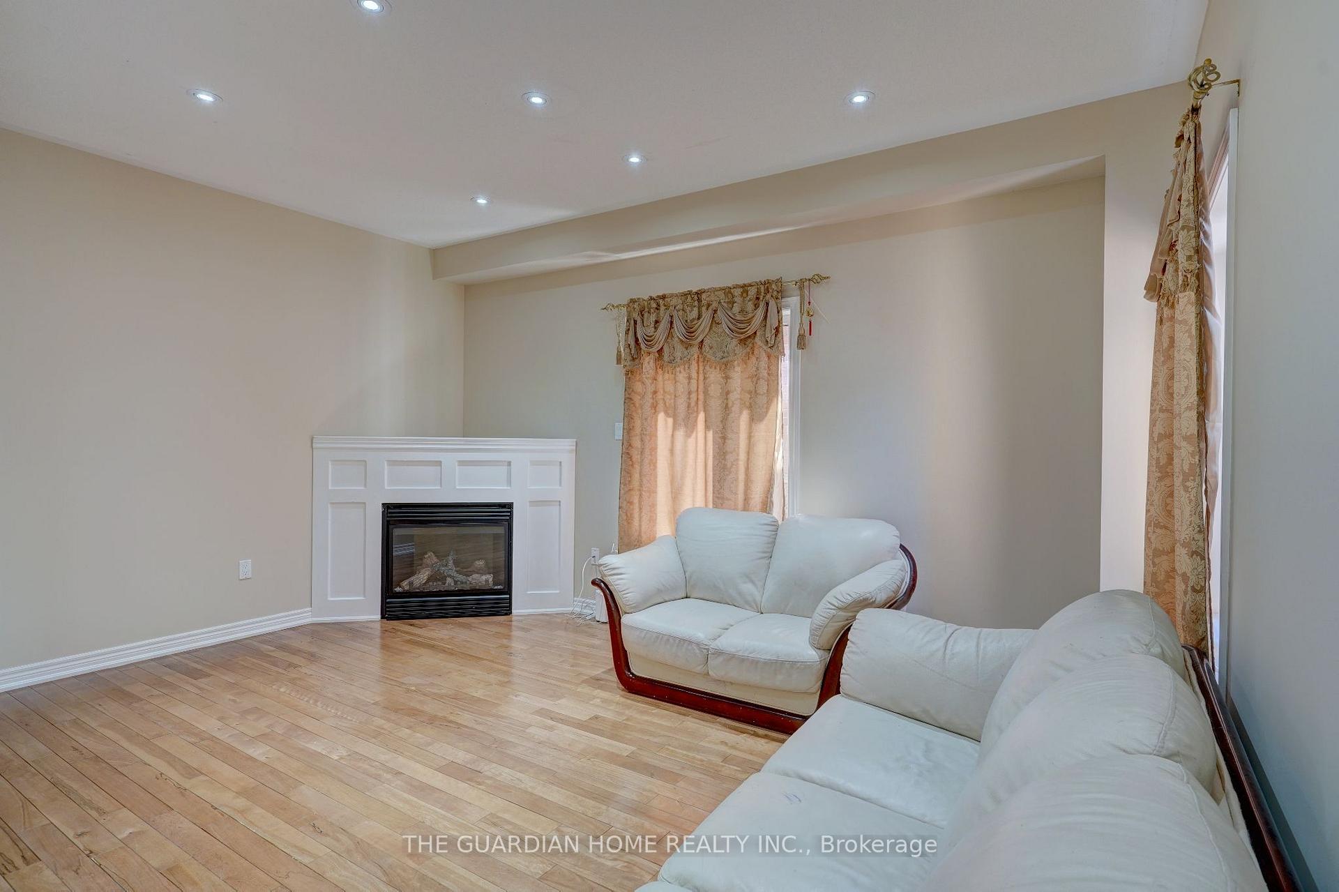 Photo 7 of 20 Barkwin Drive, Etobicoke, Thistletown-Beaumonde Heights — HOMEH