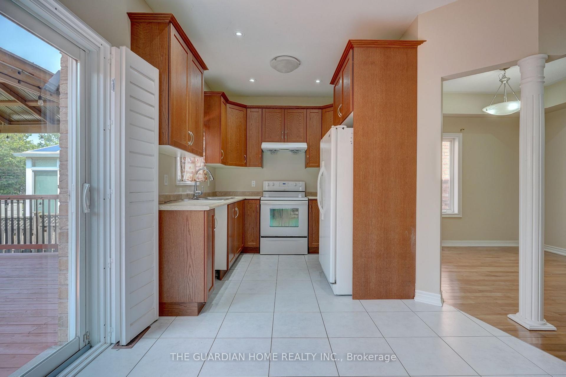 Photo 10 of 20 Barkwin Drive, Etobicoke, Thistletown-Beaumonde Heights — HOMEH
