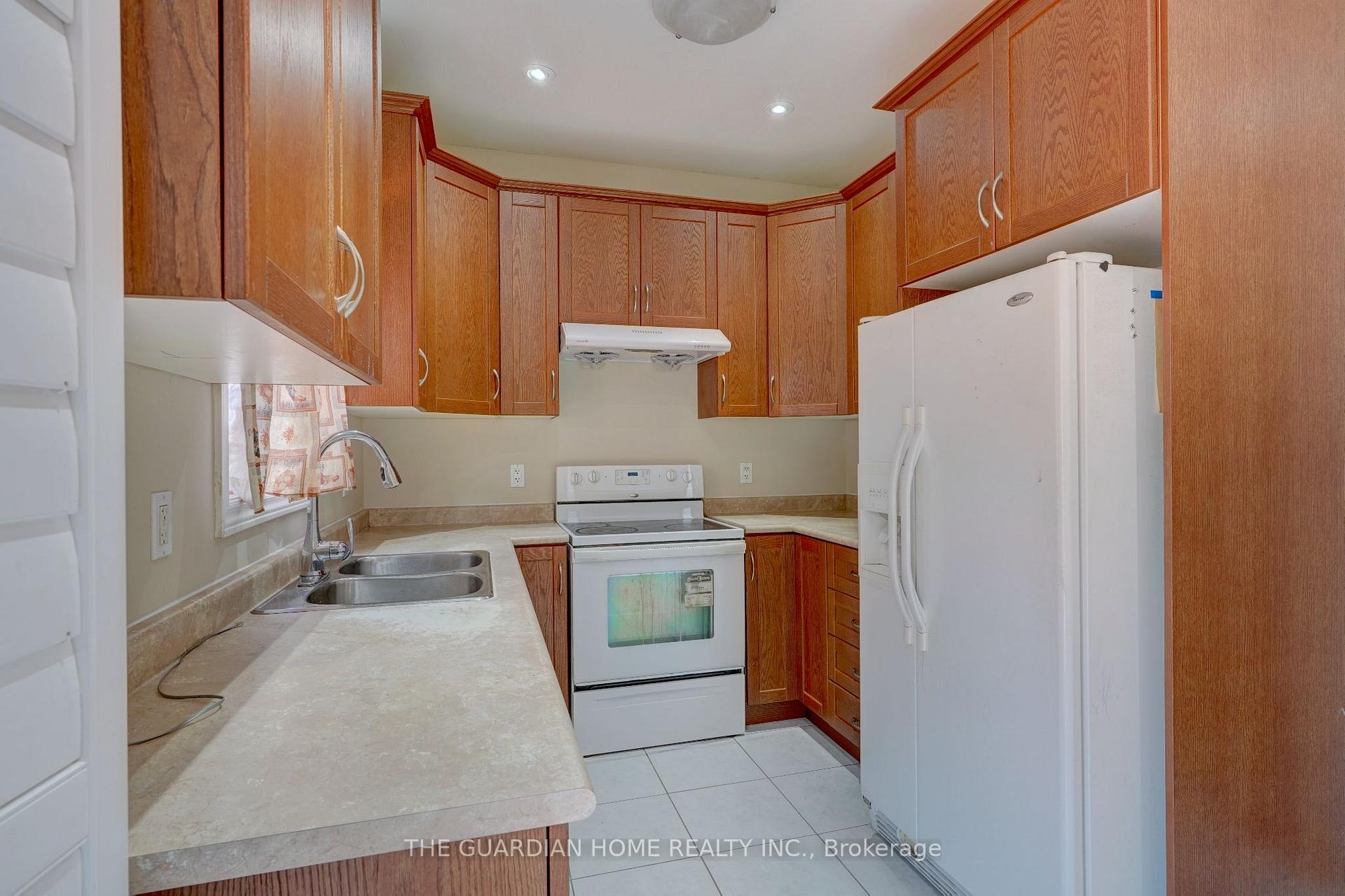 Photo 11 of 20 Barkwin Drive, Etobicoke, Thistletown-Beaumonde Heights — HOMEH