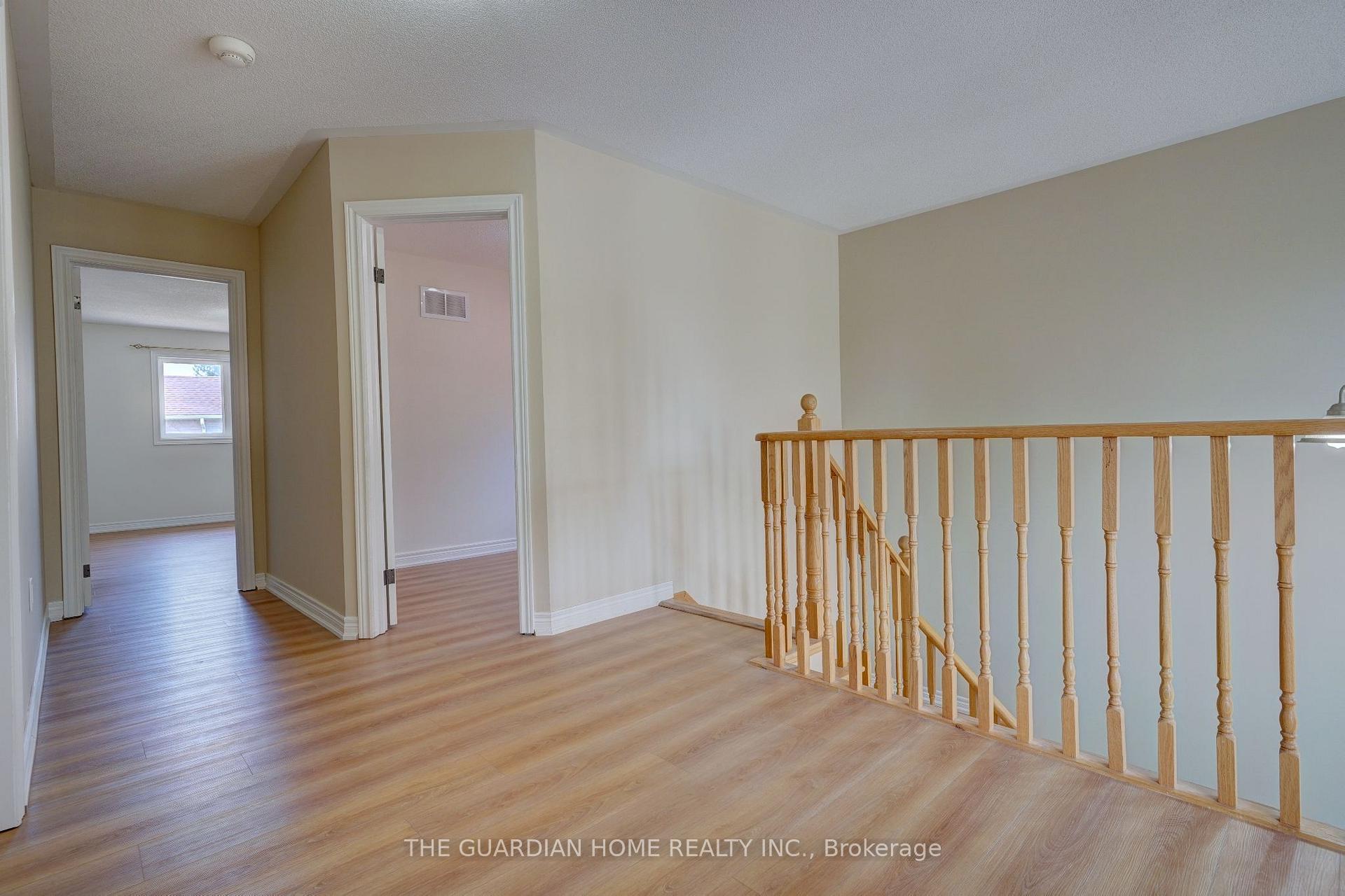Photo 12 of 20 Barkwin Drive, Etobicoke, Thistletown-Beaumonde Heights — HOMEH