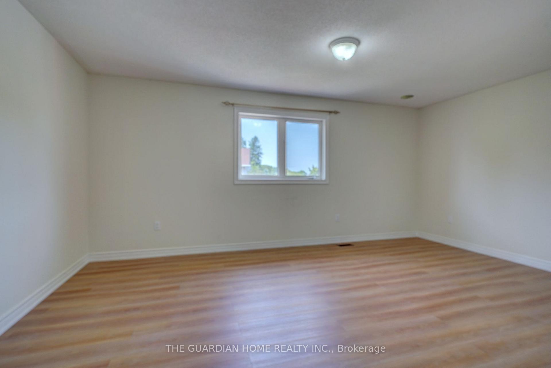 Photo 13 of 20 Barkwin Drive, Etobicoke, Thistletown-Beaumonde Heights — HOMEH